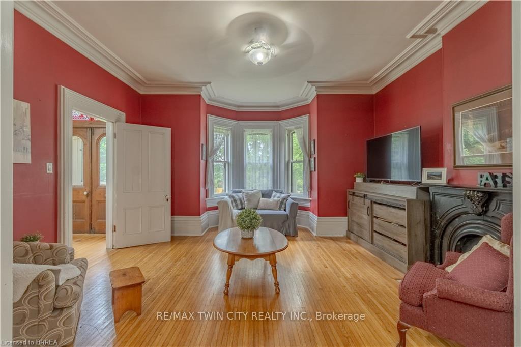 Photo 6 of 49 Market Street, Brant, Paris — HOMEH