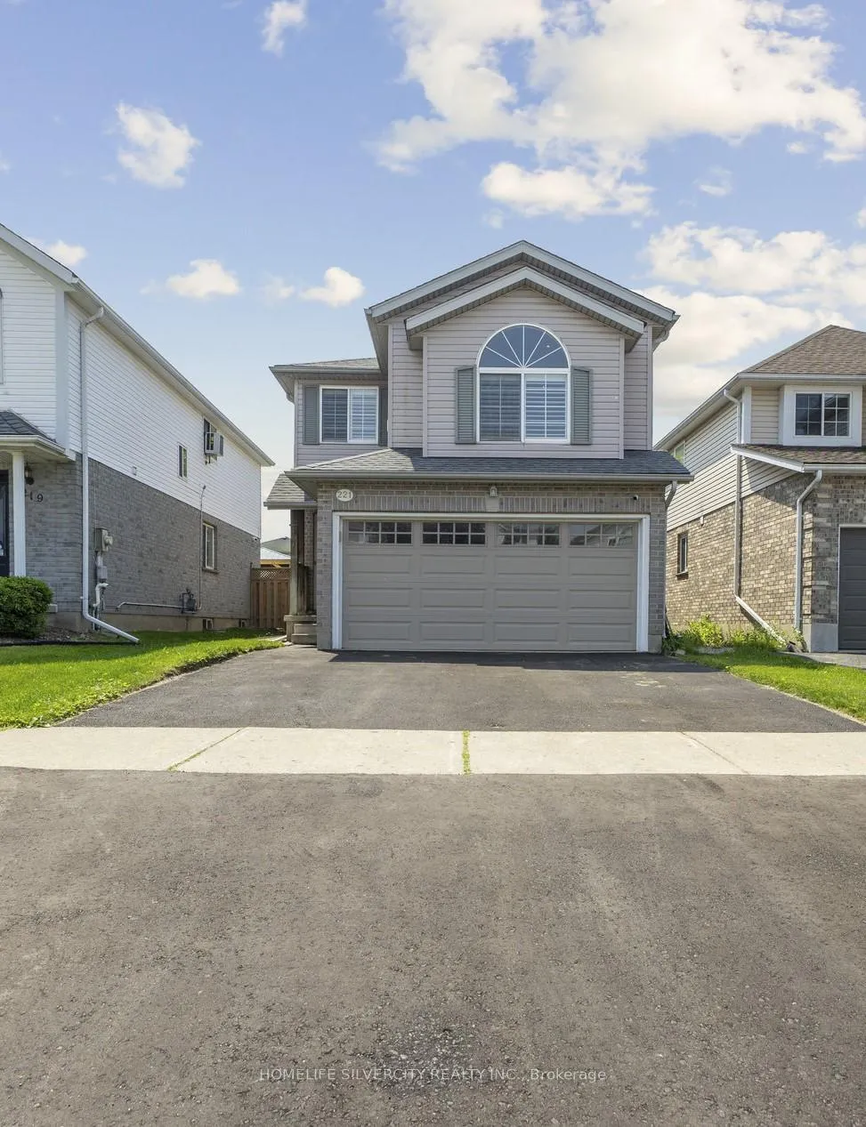 Photo 1 of 221 Grey Fox Drive, Kitchener — HOMEH