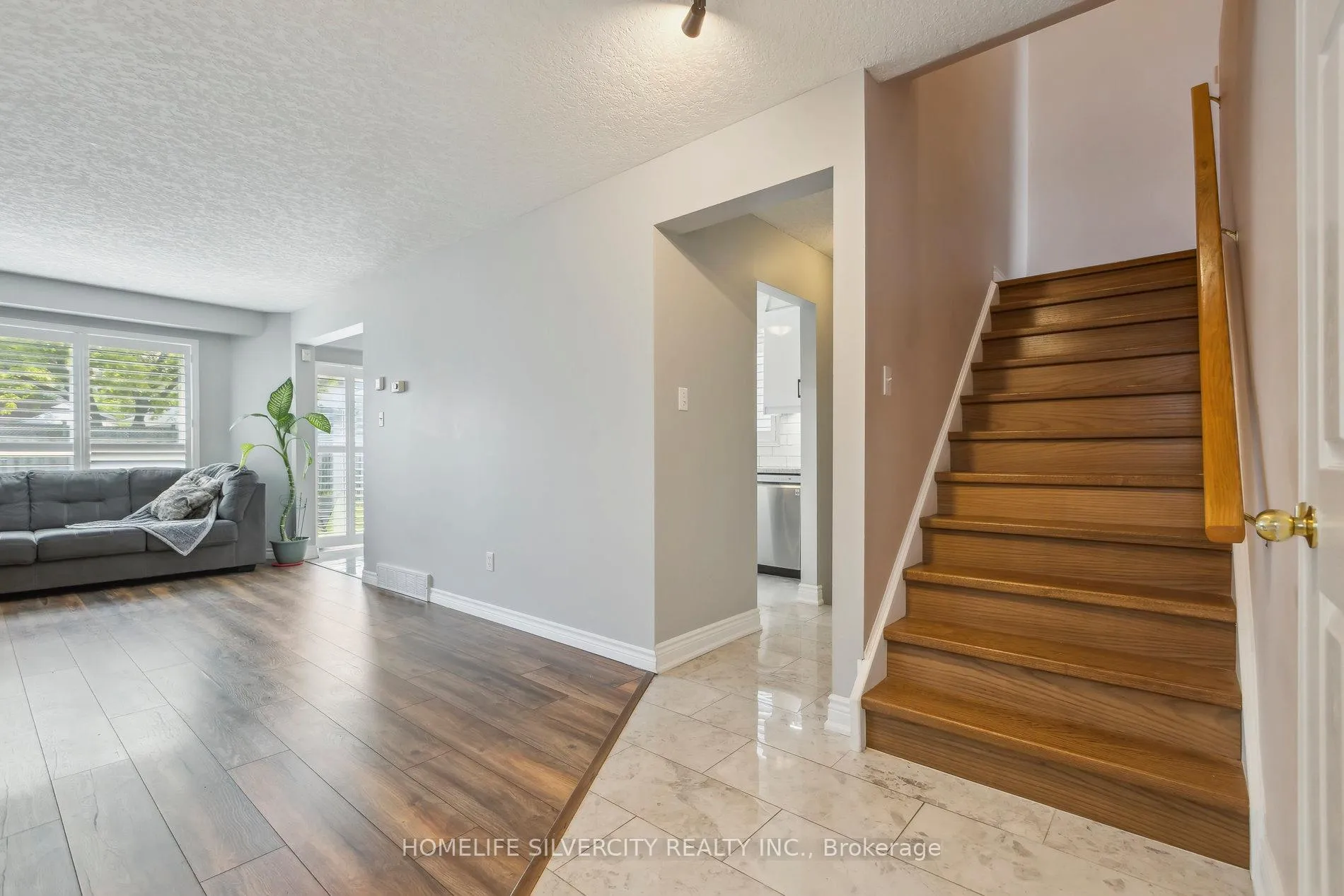Photo 3 of 221 Grey Fox Drive, Kitchener — HOMEH