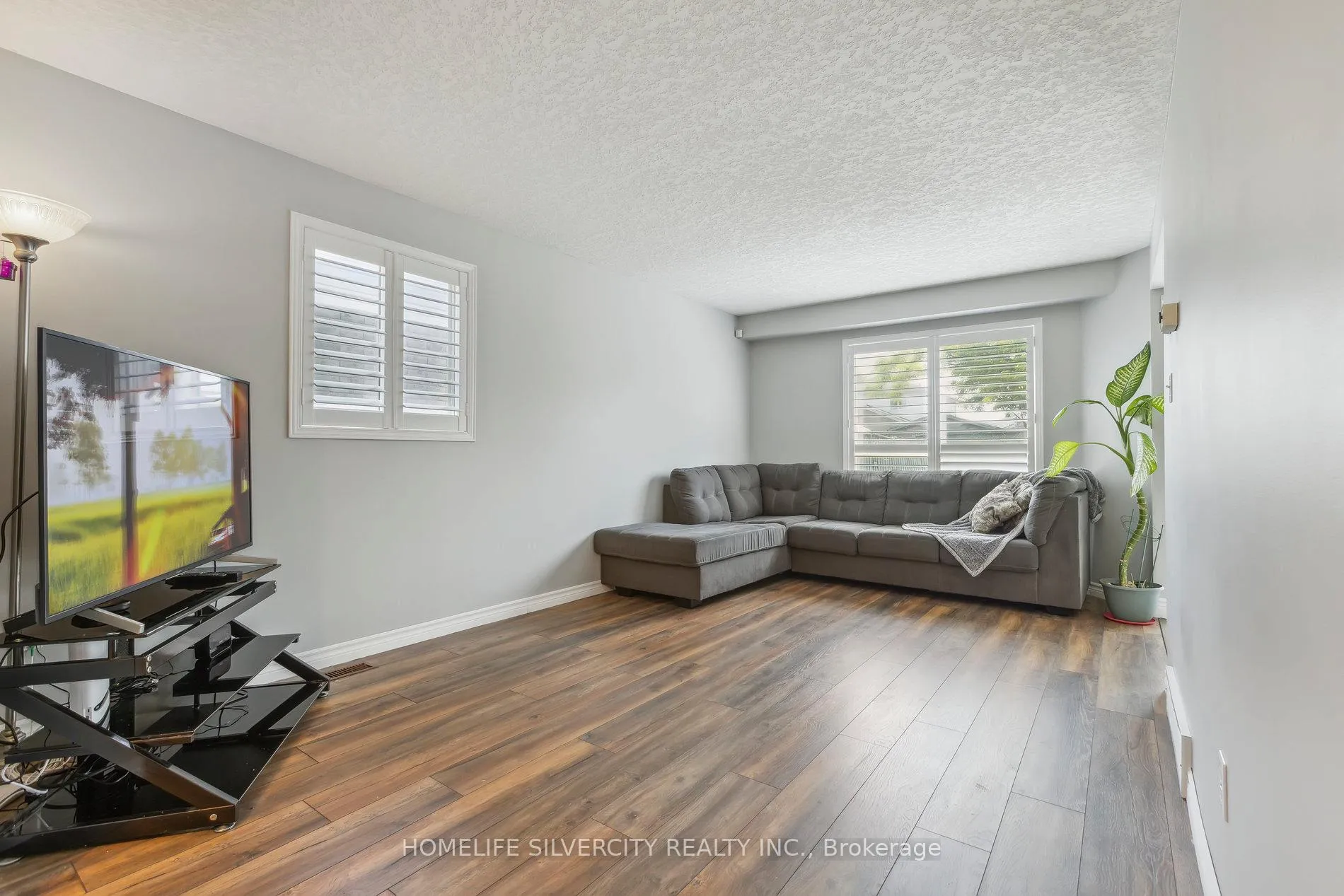 Photo 5 of 221 Grey Fox Drive, Kitchener — HOMEH