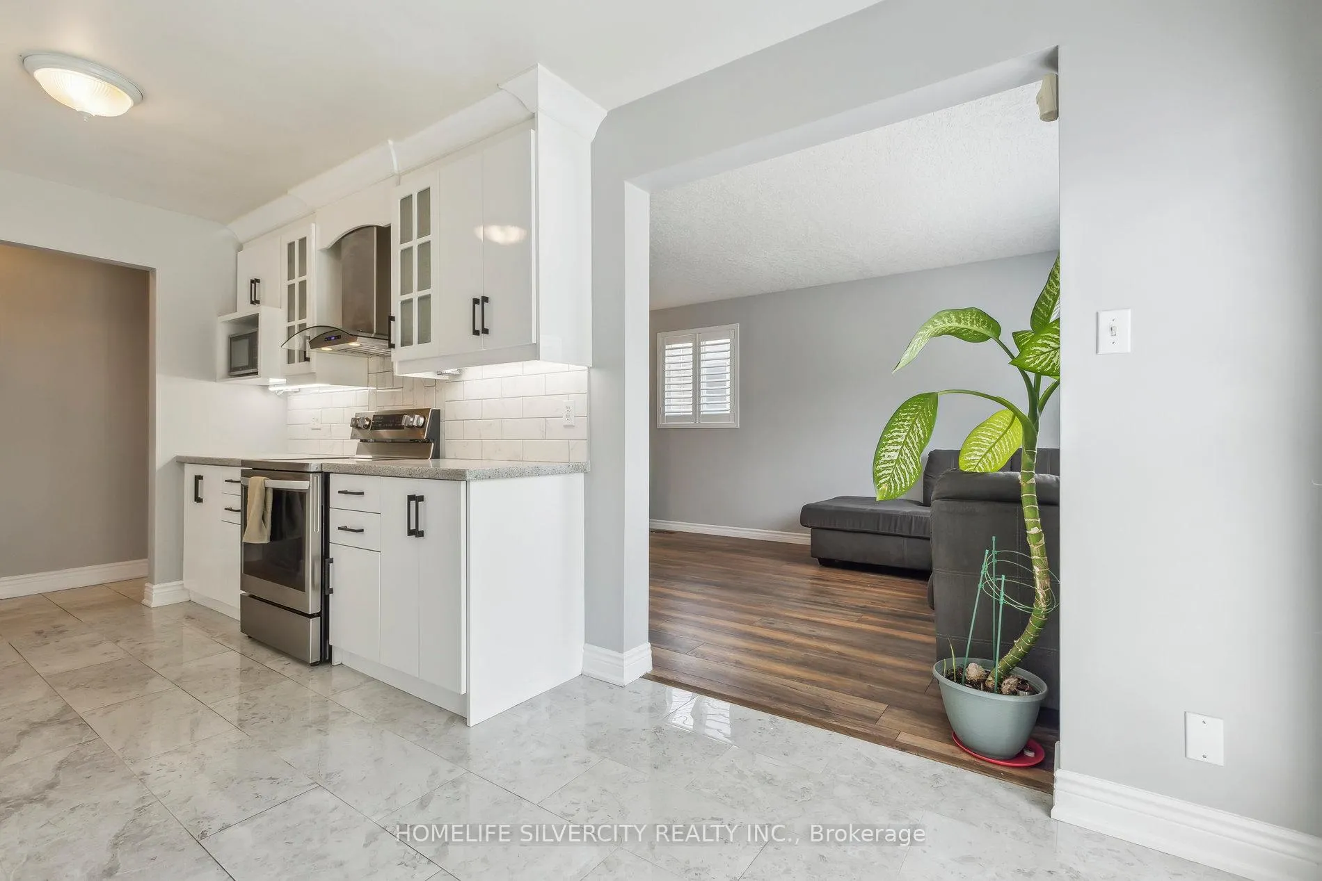 Photo 8 of 221 Grey Fox Drive, Kitchener — HOMEH