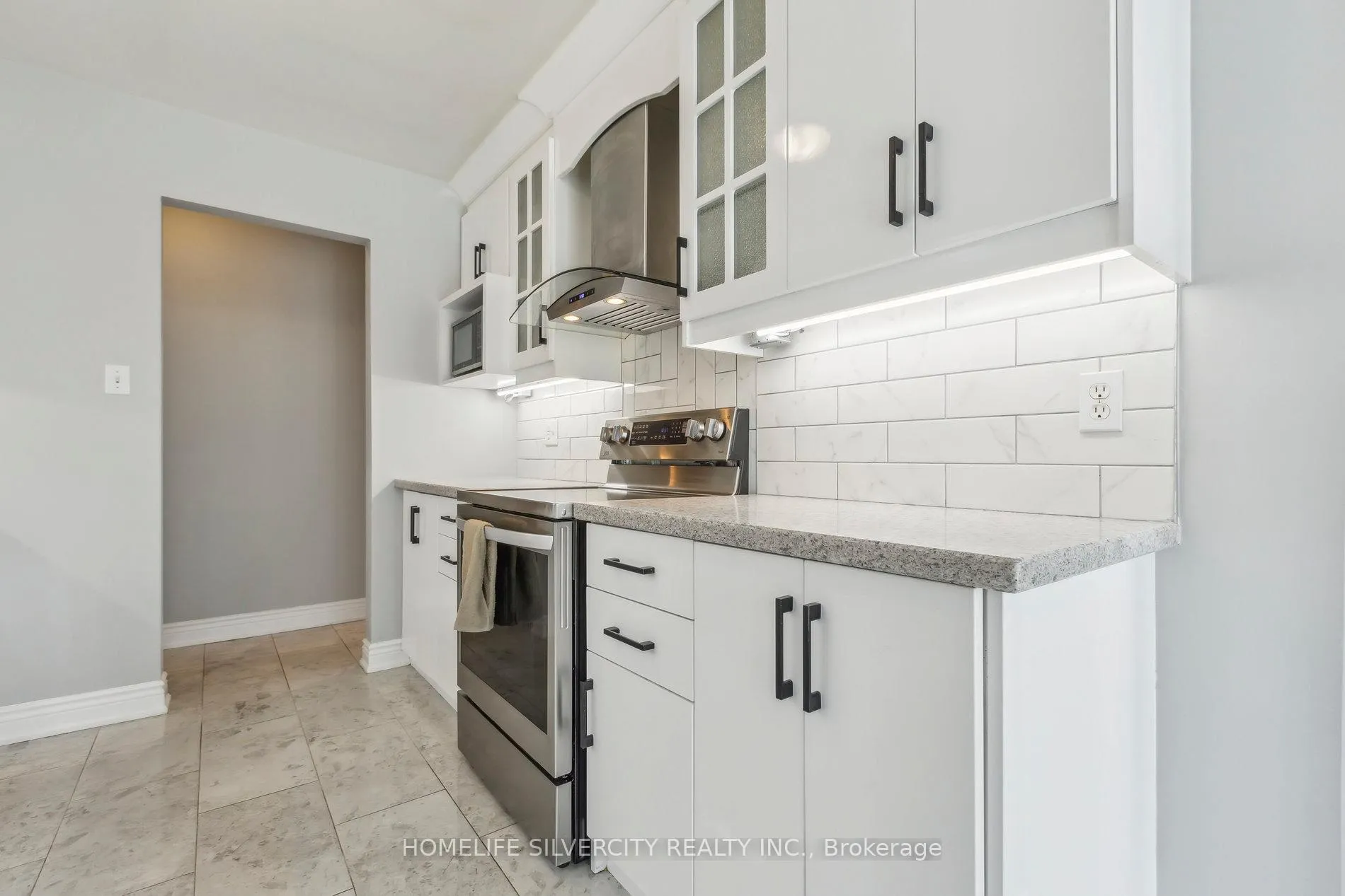 Photo 9 of 221 Grey Fox Drive, Kitchener — HOMEH