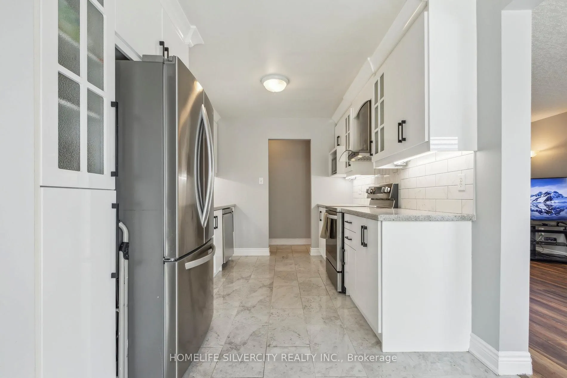 Photo 10 of 221 Grey Fox Drive, Kitchener — HOMEH