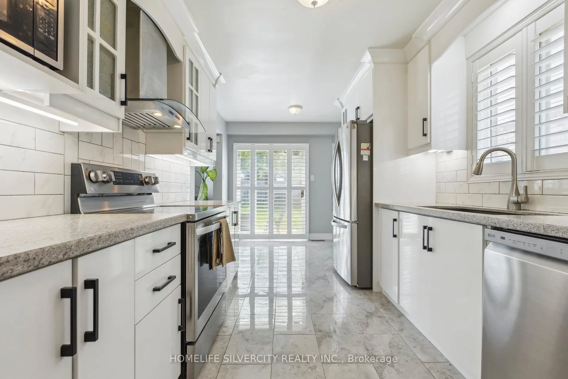 Photo 11 of 221 Grey Fox Drive, Kitchener — HOMEH