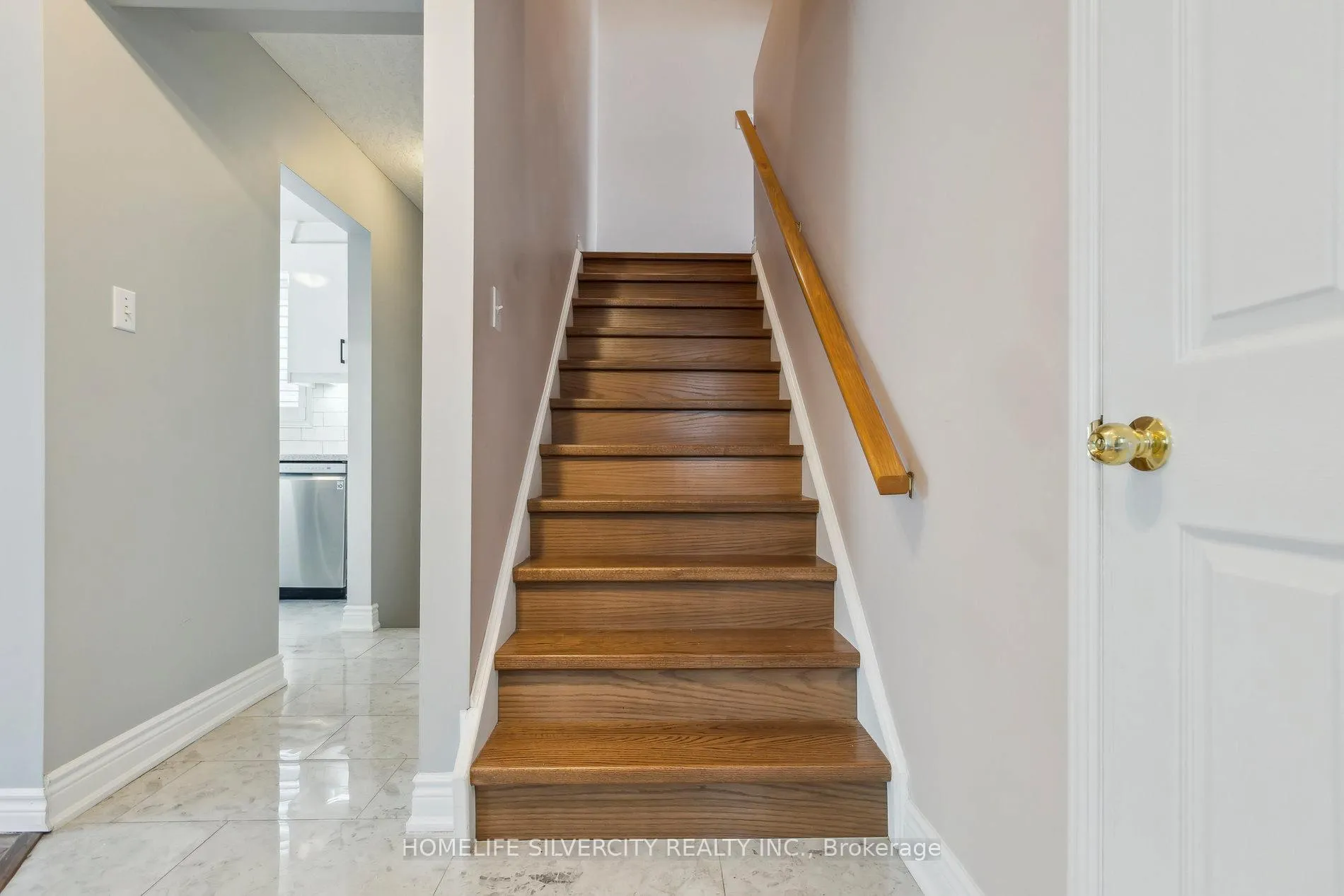 Photo 12 of 221 Grey Fox Drive, Kitchener — HOMEH