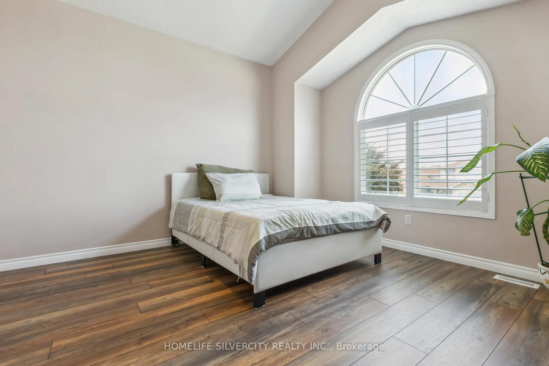 Photo 14 of 221 Grey Fox Drive, Kitchener — HOMEH