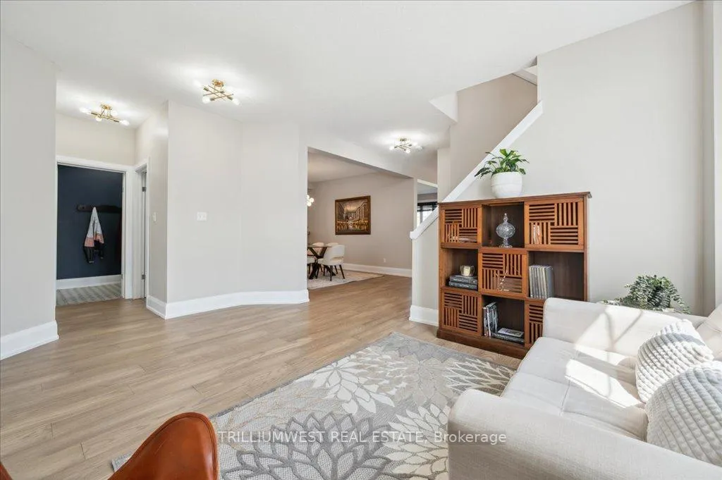 Photo 7 of 389 Bamberg Crescent, Waterloo — HOMEH