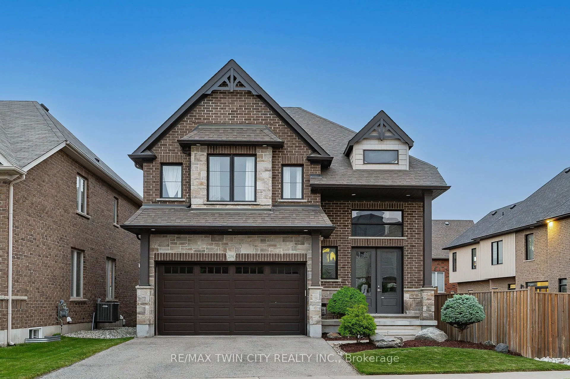 Photo 2 of 204 Evens Pond Crescent, Kitchener, Doon South — HOMEH