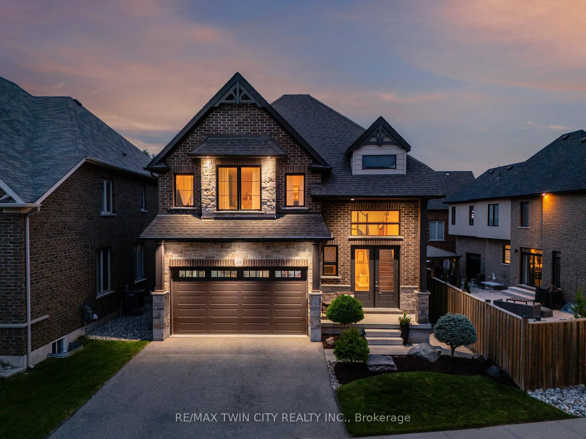Photo 3 of 204 Evens Pond Crescent, Kitchener, Doon South — HOMEH