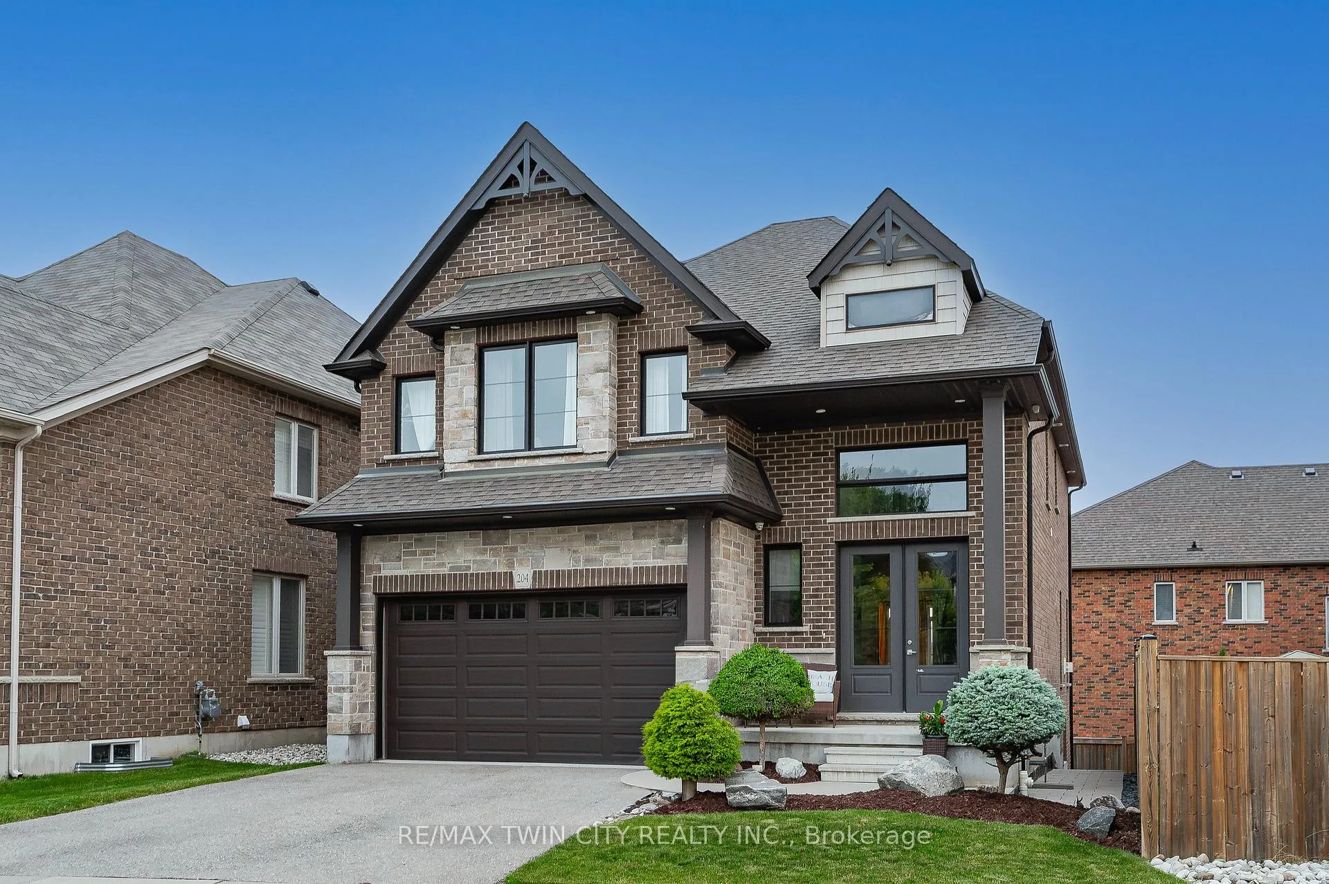 Photo 5 of 204 Evens Pond Crescent, Kitchener, Doon South — HOMEH
