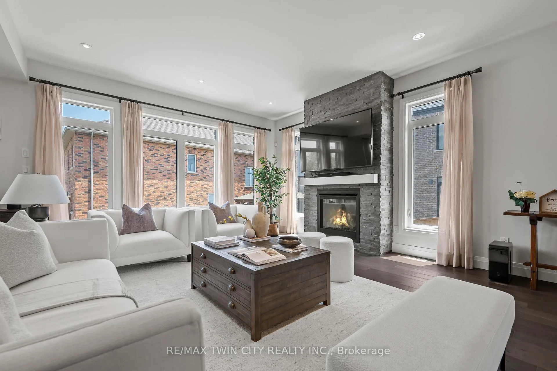 Photo 12 of 204 Evens Pond Crescent, Kitchener, Doon South — HOMEH