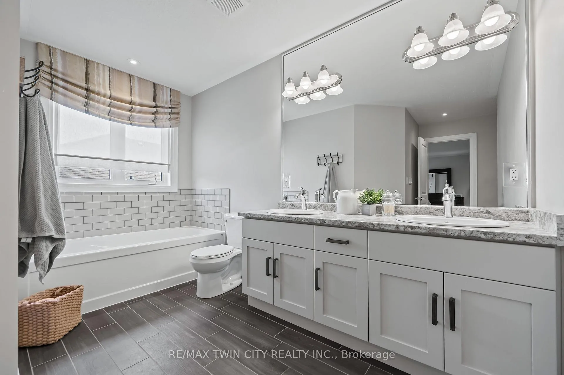 Photo 30 of 204 Evens Pond Crescent, Kitchener, Doon South — HOMEH