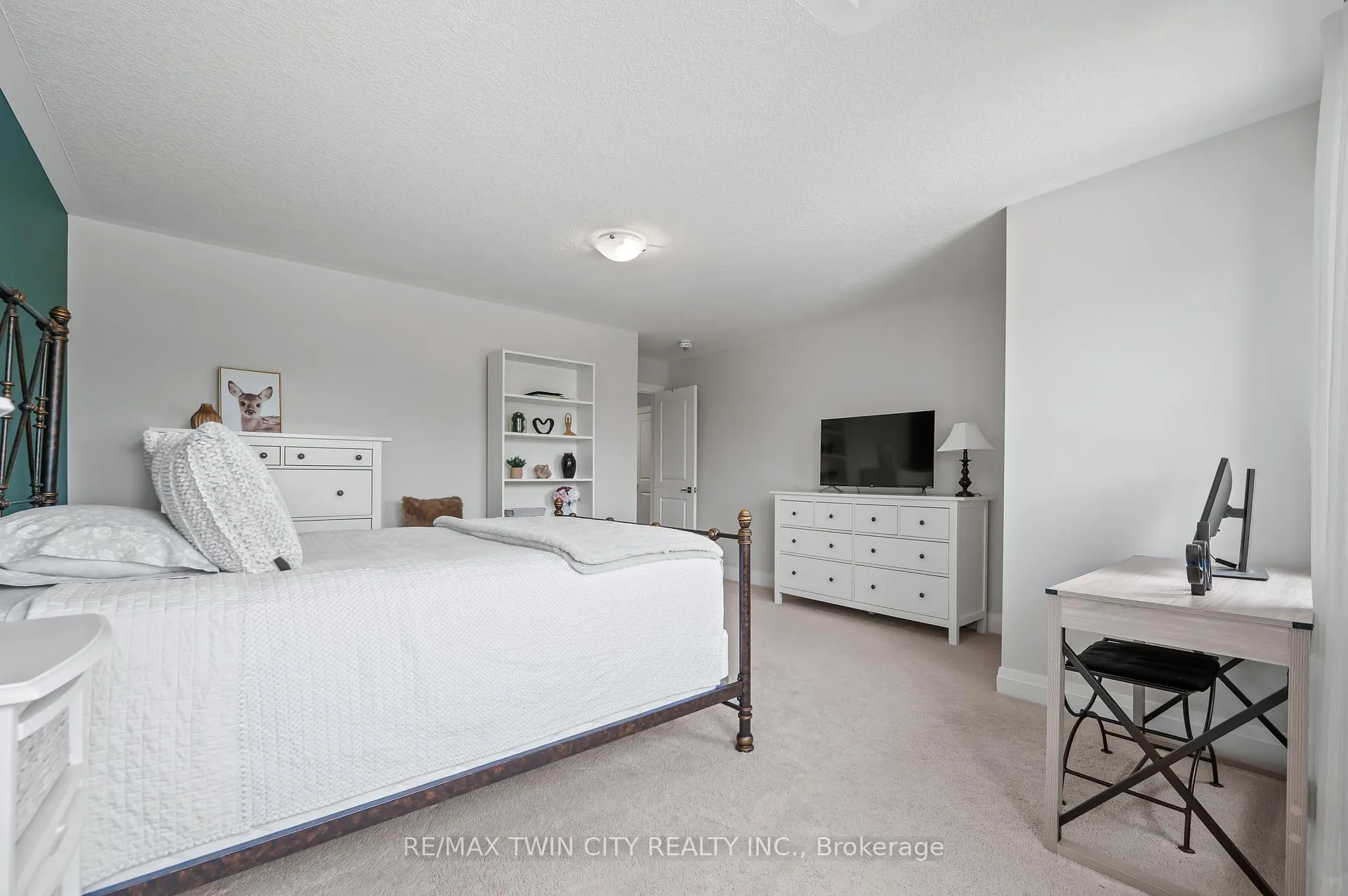 Photo 32 of 204 Evens Pond Crescent, Kitchener, Doon South — HOMEH