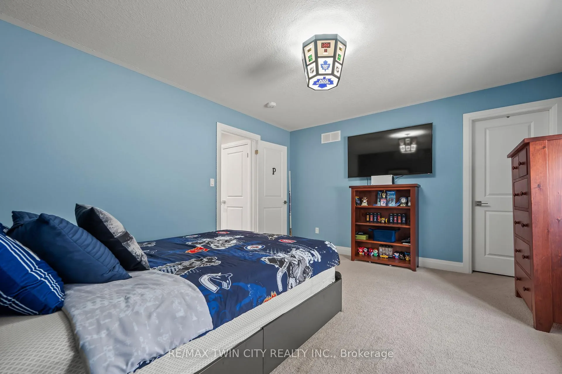 Photo 34 of 204 Evens Pond Crescent, Kitchener, Doon South — HOMEH