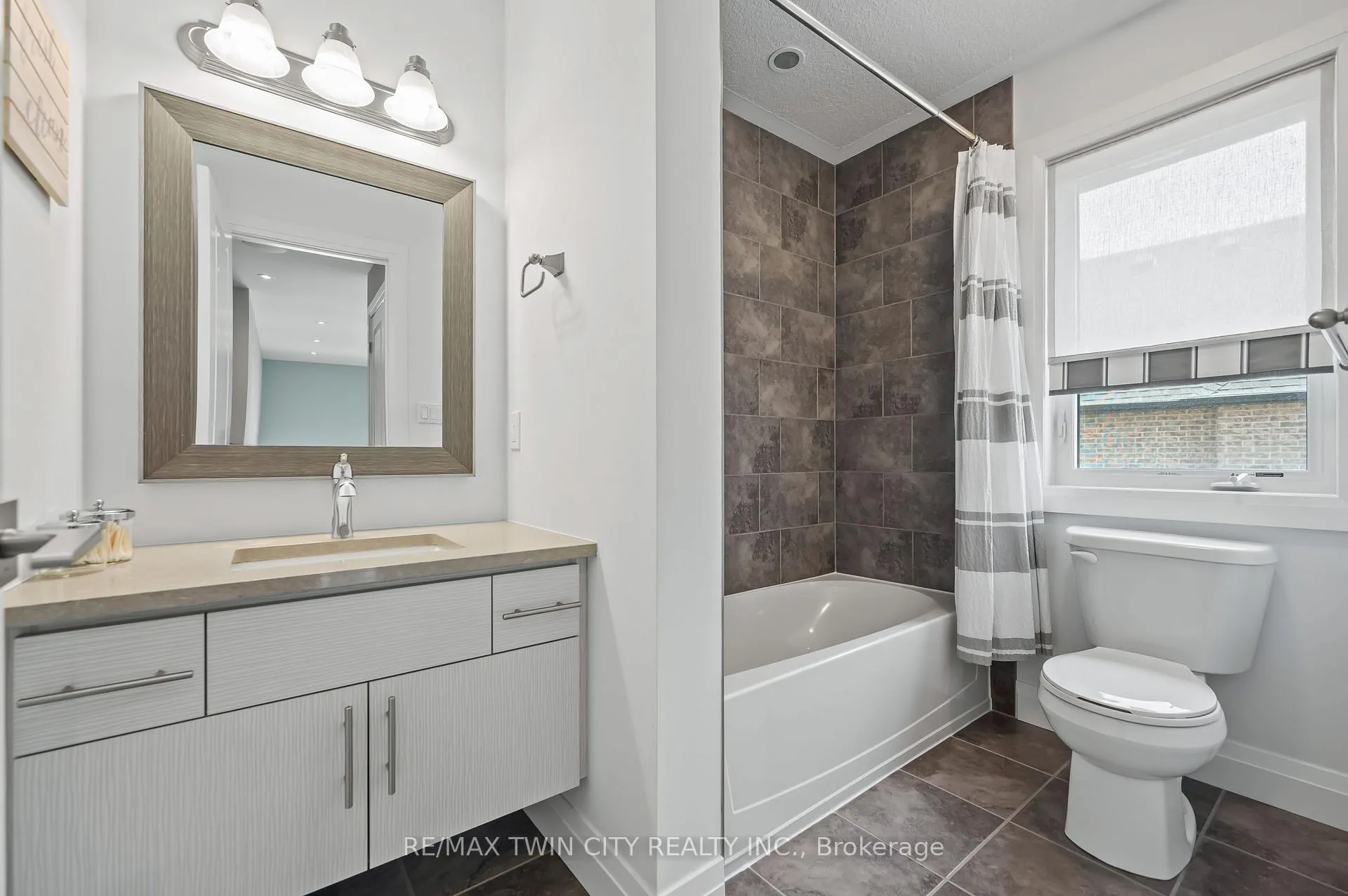 Photo 35 of 204 Evens Pond Crescent, Kitchener, Doon South — HOMEH