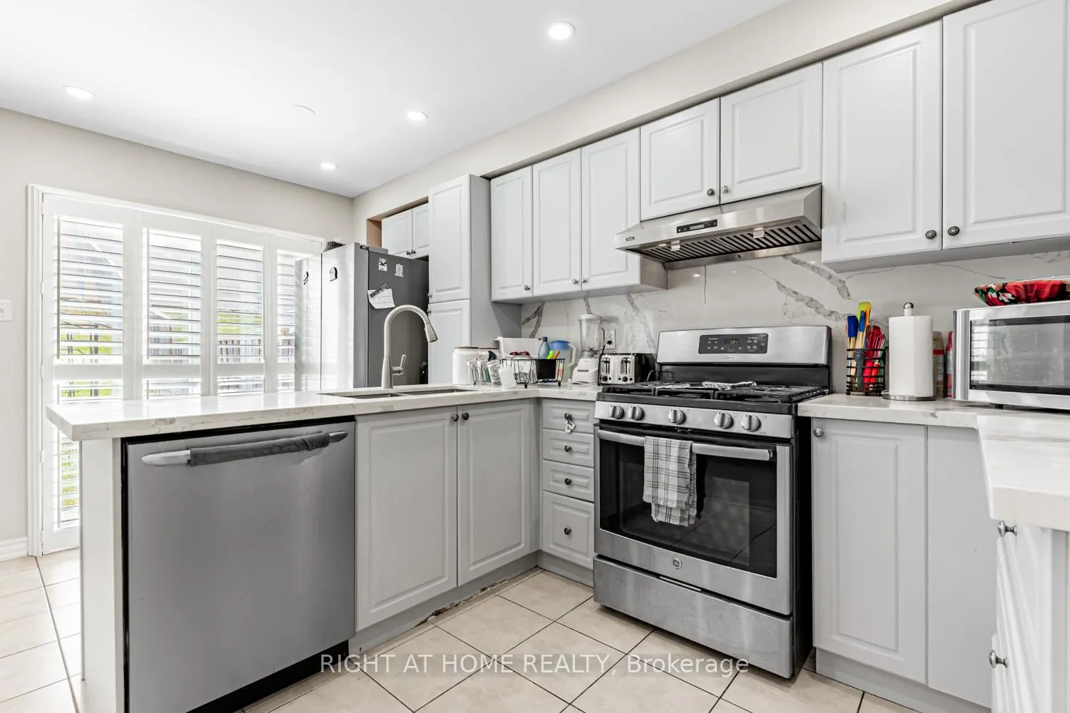 Photo 13 of 222 Albright Road, Brampton, Fletcher's Creek Village — HOMEH