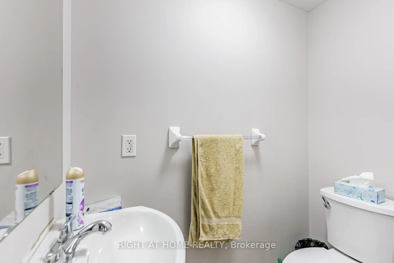 Photo 14 of 222 Albright Road, Brampton, Fletcher's Creek Village — HOMEH