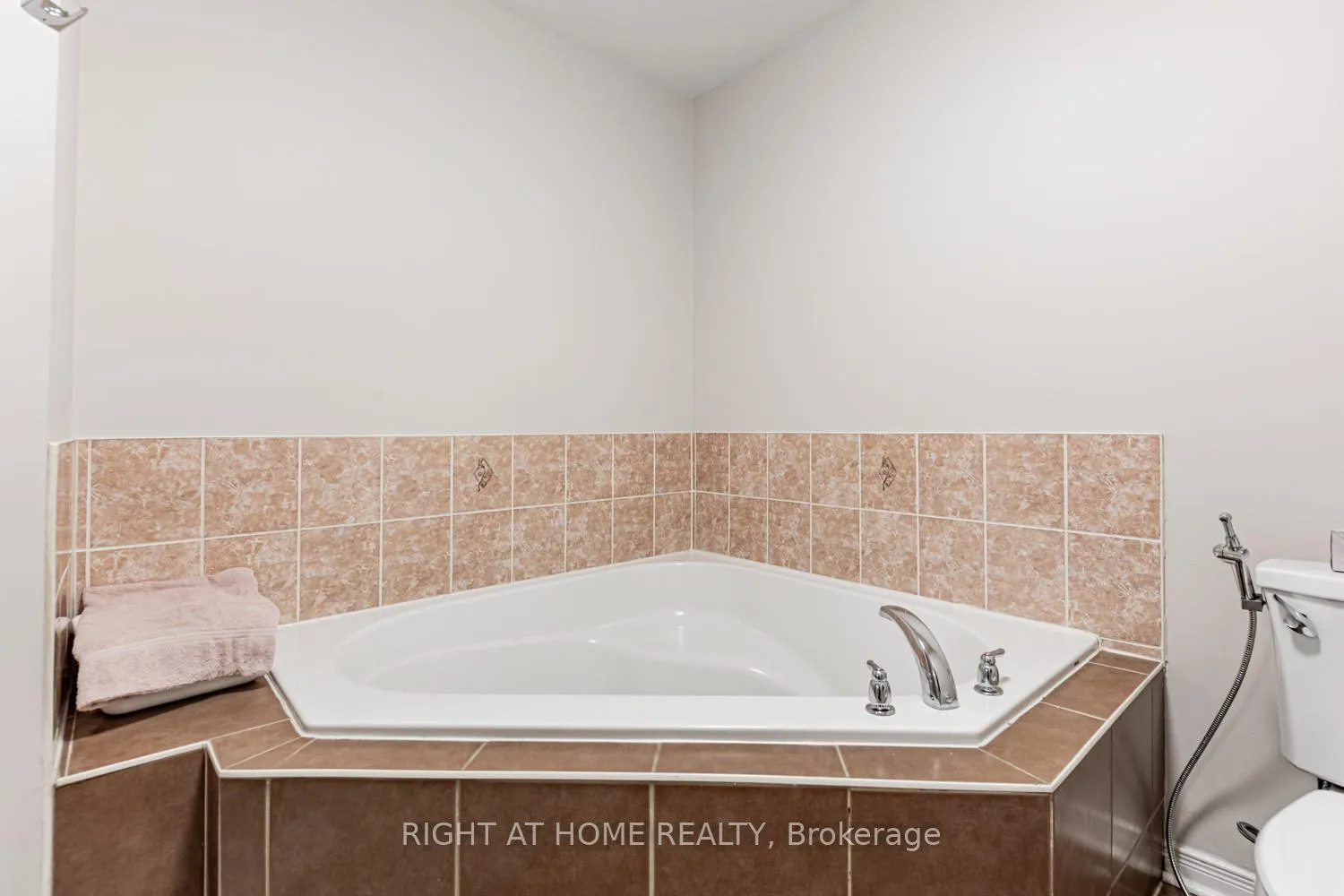 Photo 21 of 222 Albright Road, Brampton, Fletcher's Creek Village — HOMEH