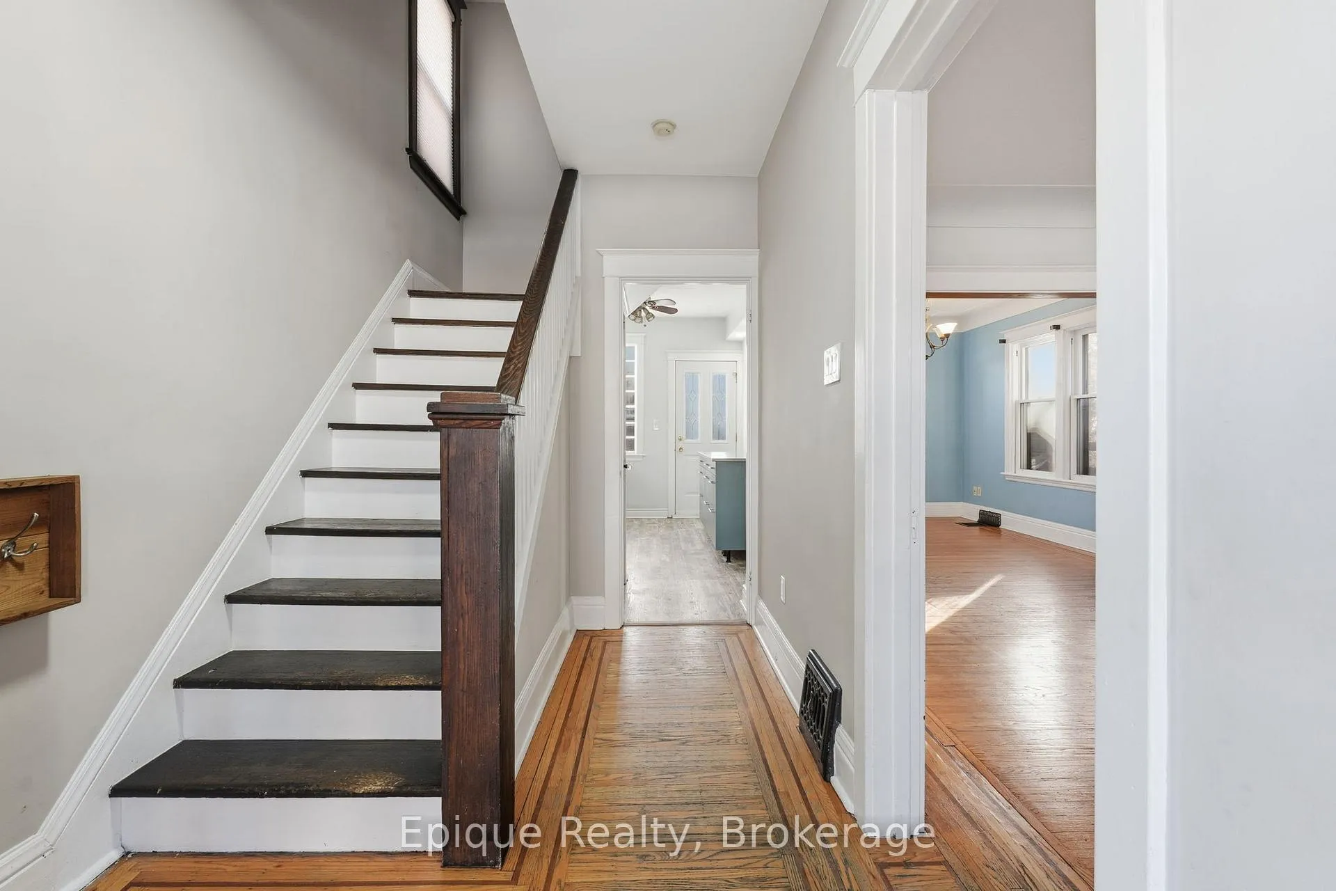 Photo 5 of 67 Kensington Avenue S, Hamilton, Delta — HOMEH