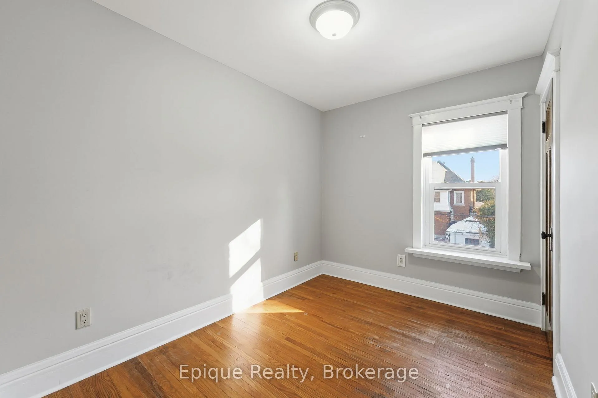 Photo 22 of 67 Kensington Avenue S, Hamilton, Delta — HOMEH