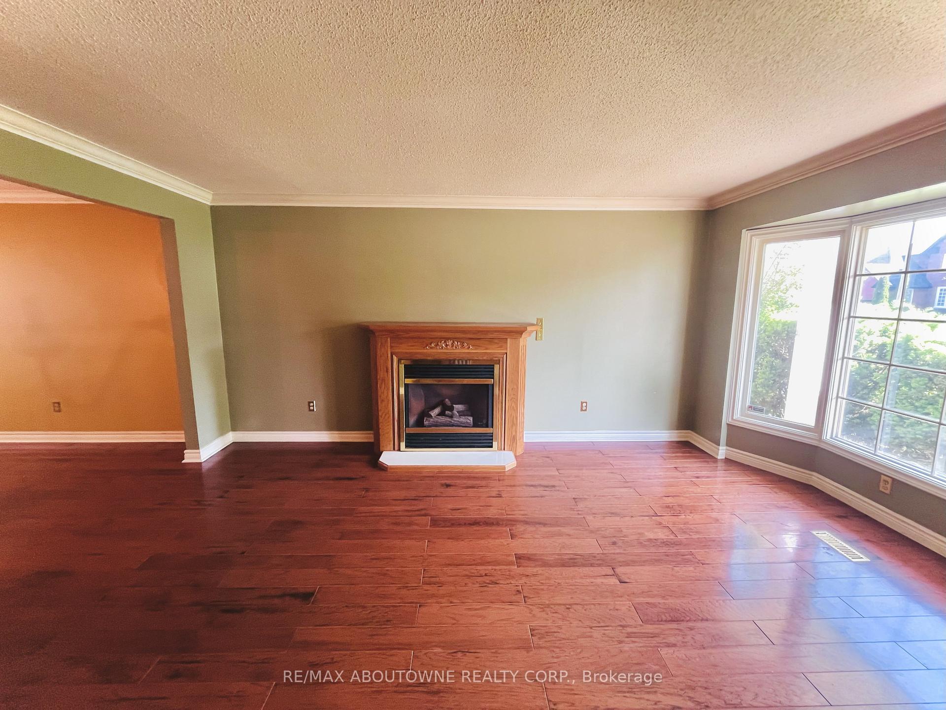 Photo 7 of 6 Renwick Road, Clarington, Courtice — HOMEH