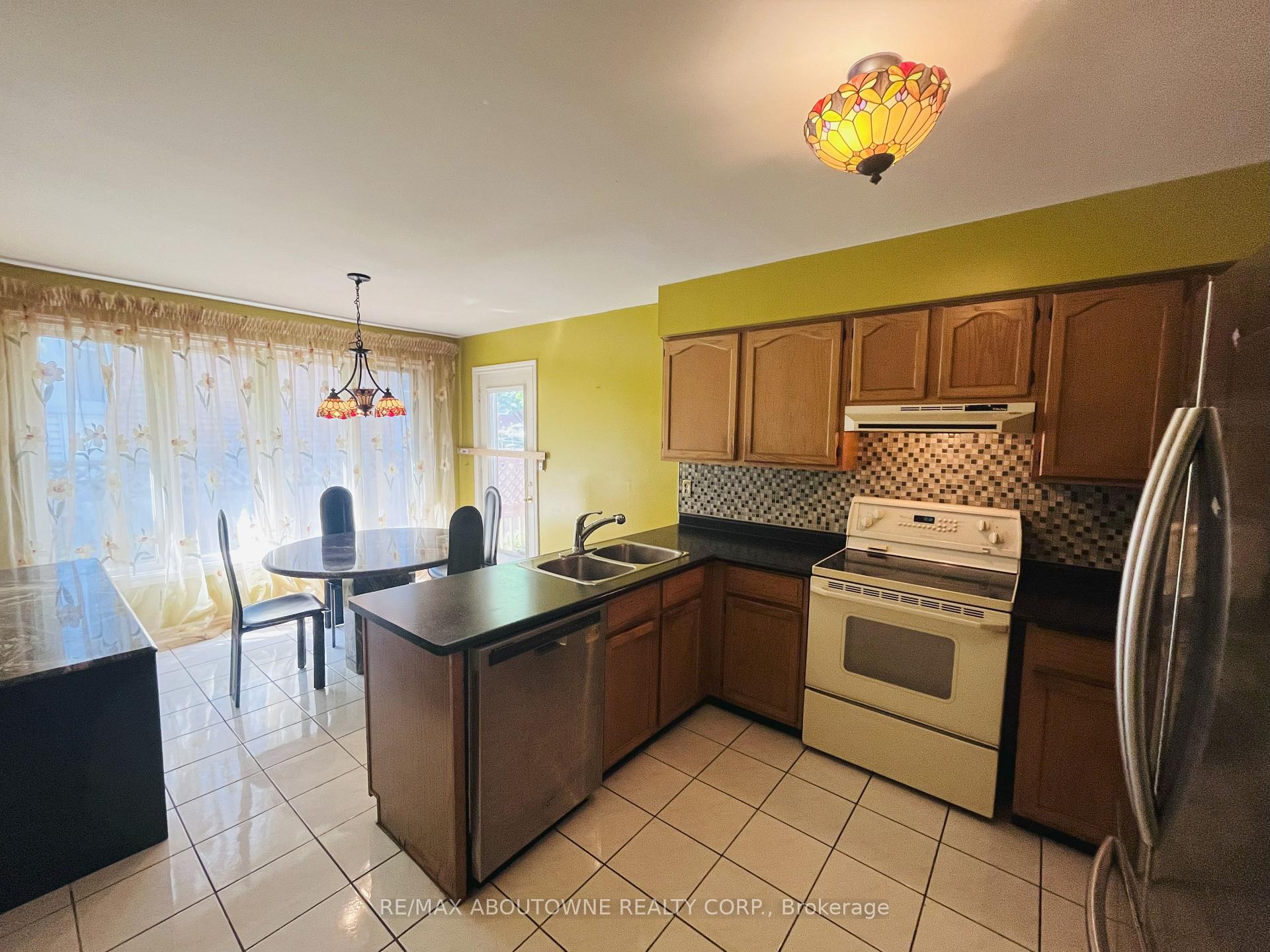 Photo 12 of 6 Renwick Road, Clarington, Courtice — HOMEH