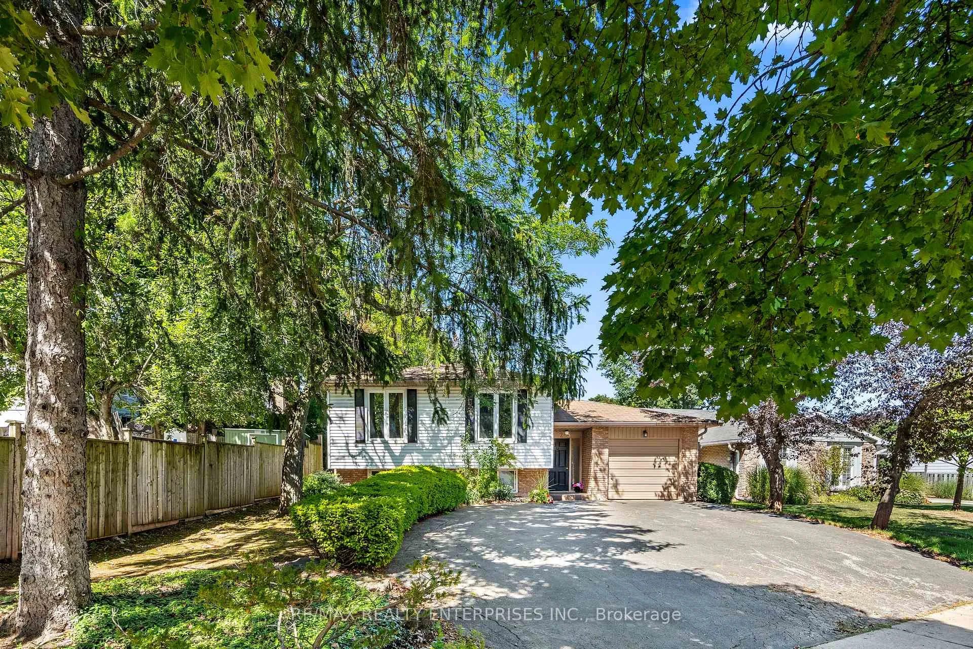 Photo 2 of 1245 Lakeview Drive, Oakville, Falgarwood — HOMEH