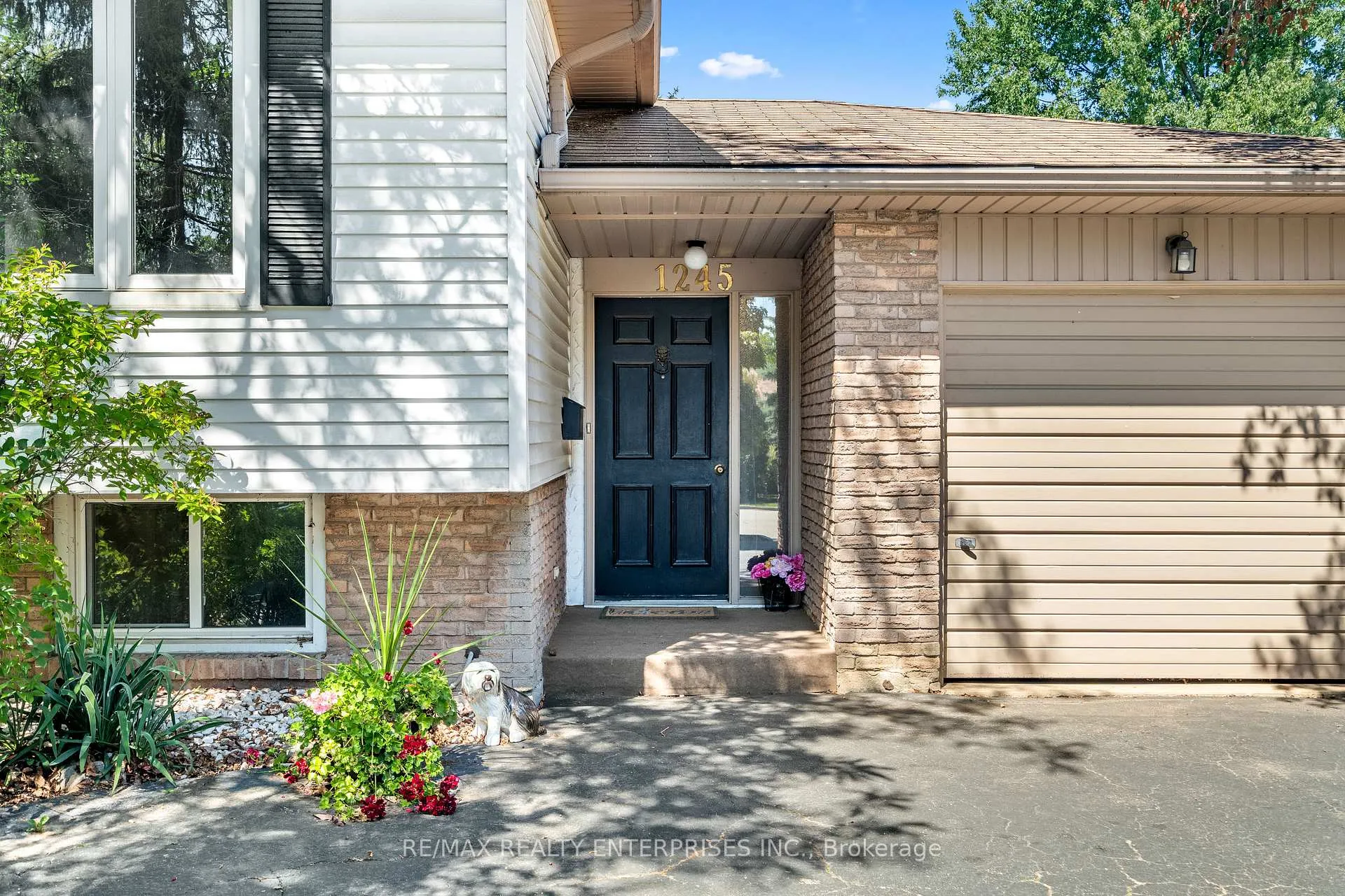 Photo 3 of 1245 Lakeview Drive, Oakville, Falgarwood — HOMEH
