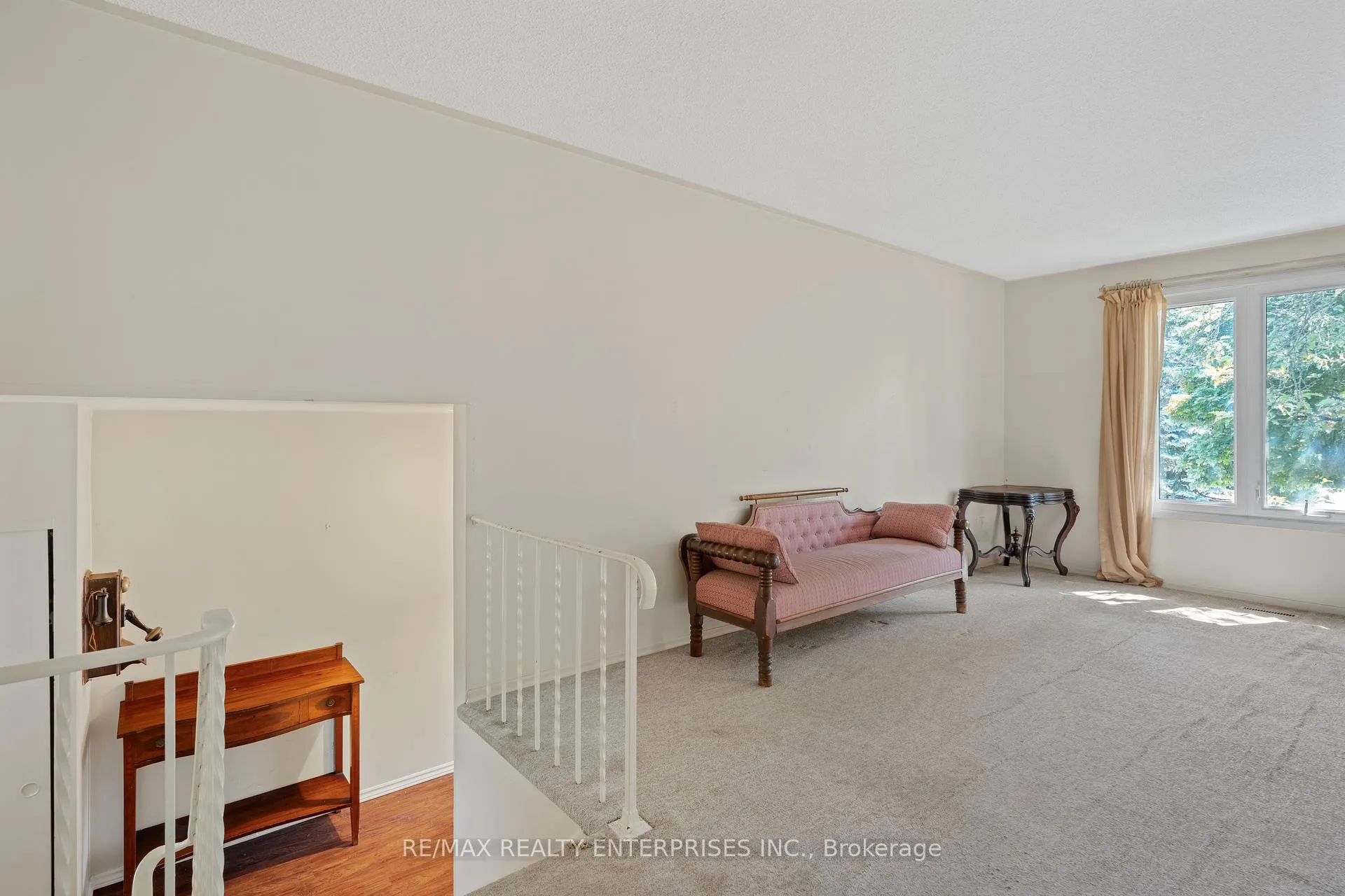 Photo 5 of 1245 Lakeview Drive, Oakville, Falgarwood — HOMEH