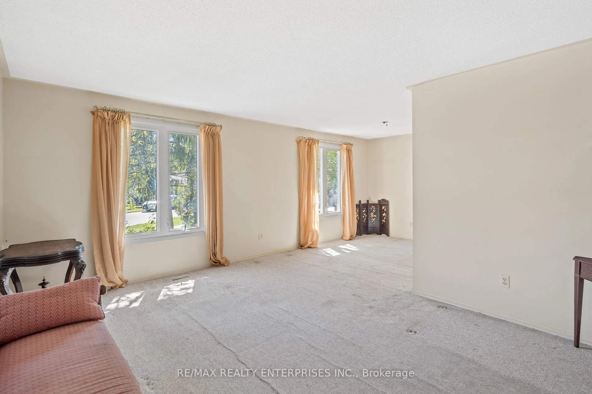 Photo 6 of 1245 Lakeview Drive, Oakville, Falgarwood — HOMEH