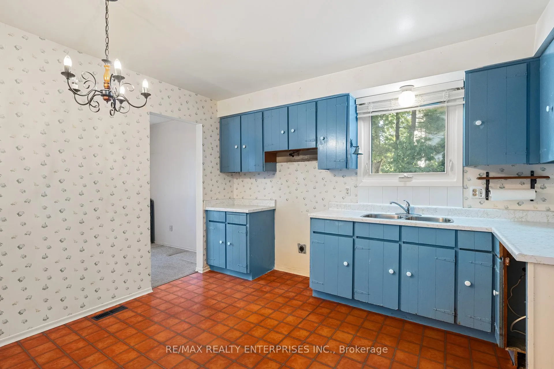 Photo 9 of 1245 Lakeview Drive, Oakville, Falgarwood — HOMEH