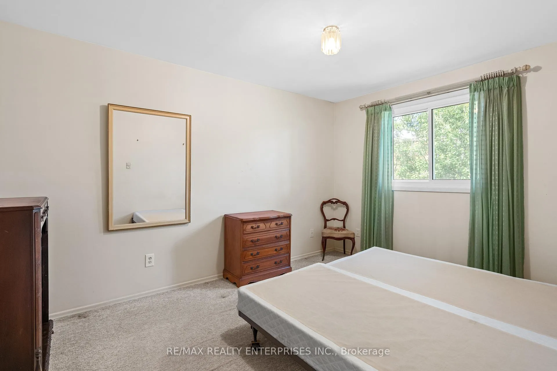 Photo 11 of 1245 Lakeview Drive, Oakville, Falgarwood — HOMEH