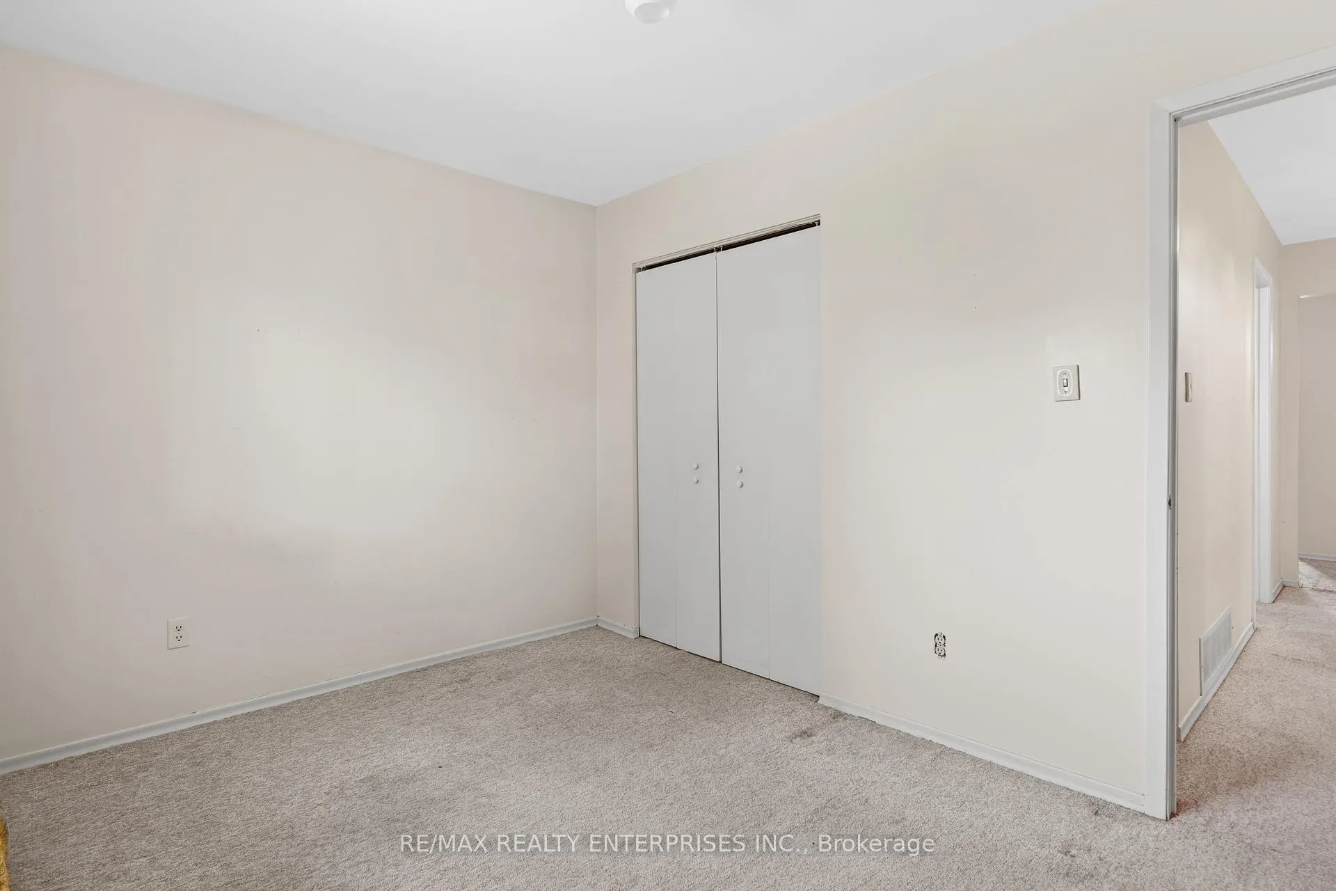 Photo 13 of 1245 Lakeview Drive, Oakville, Falgarwood — HOMEH