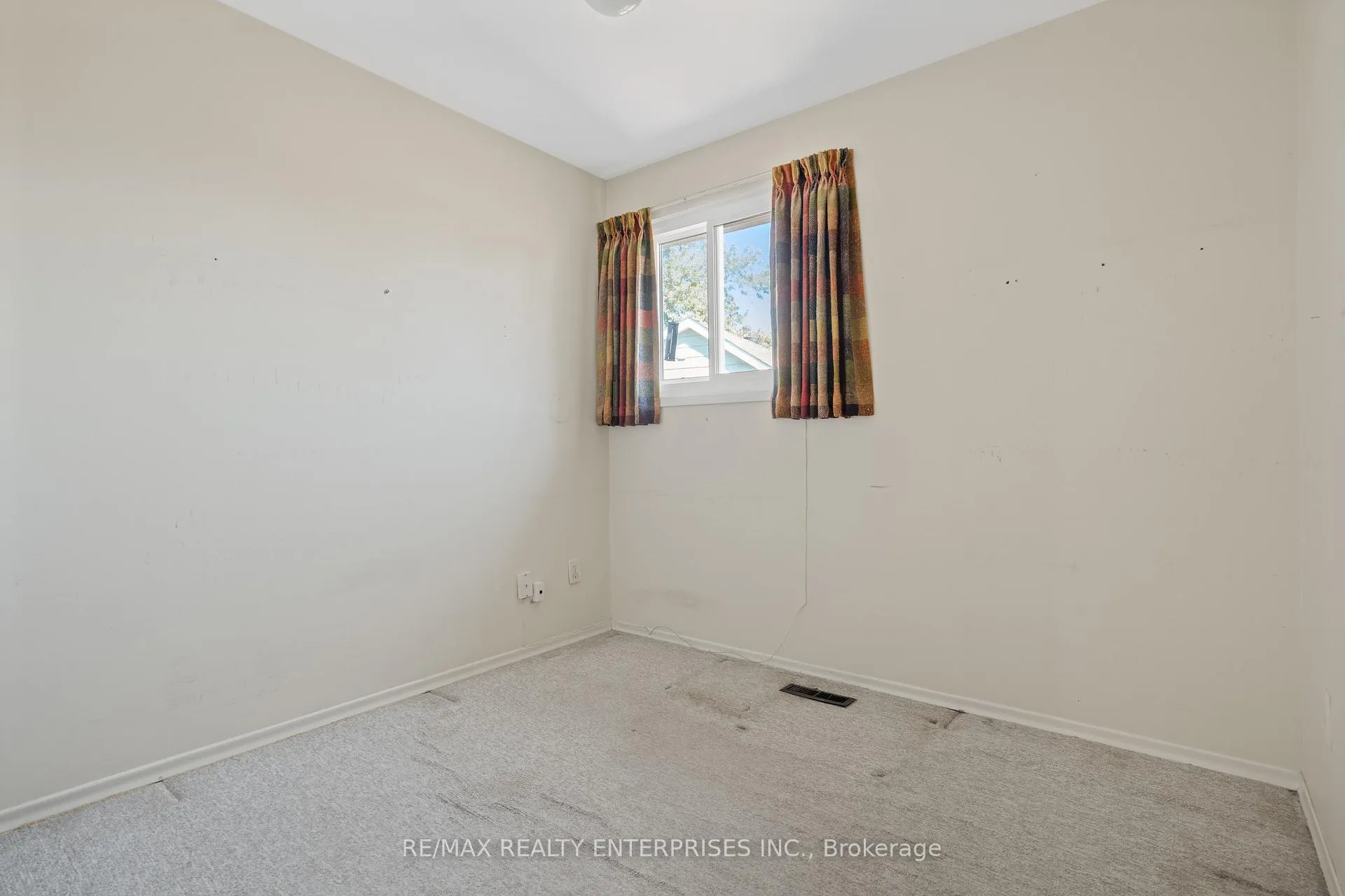 Photo 14 of 1245 Lakeview Drive, Oakville, Falgarwood — HOMEH