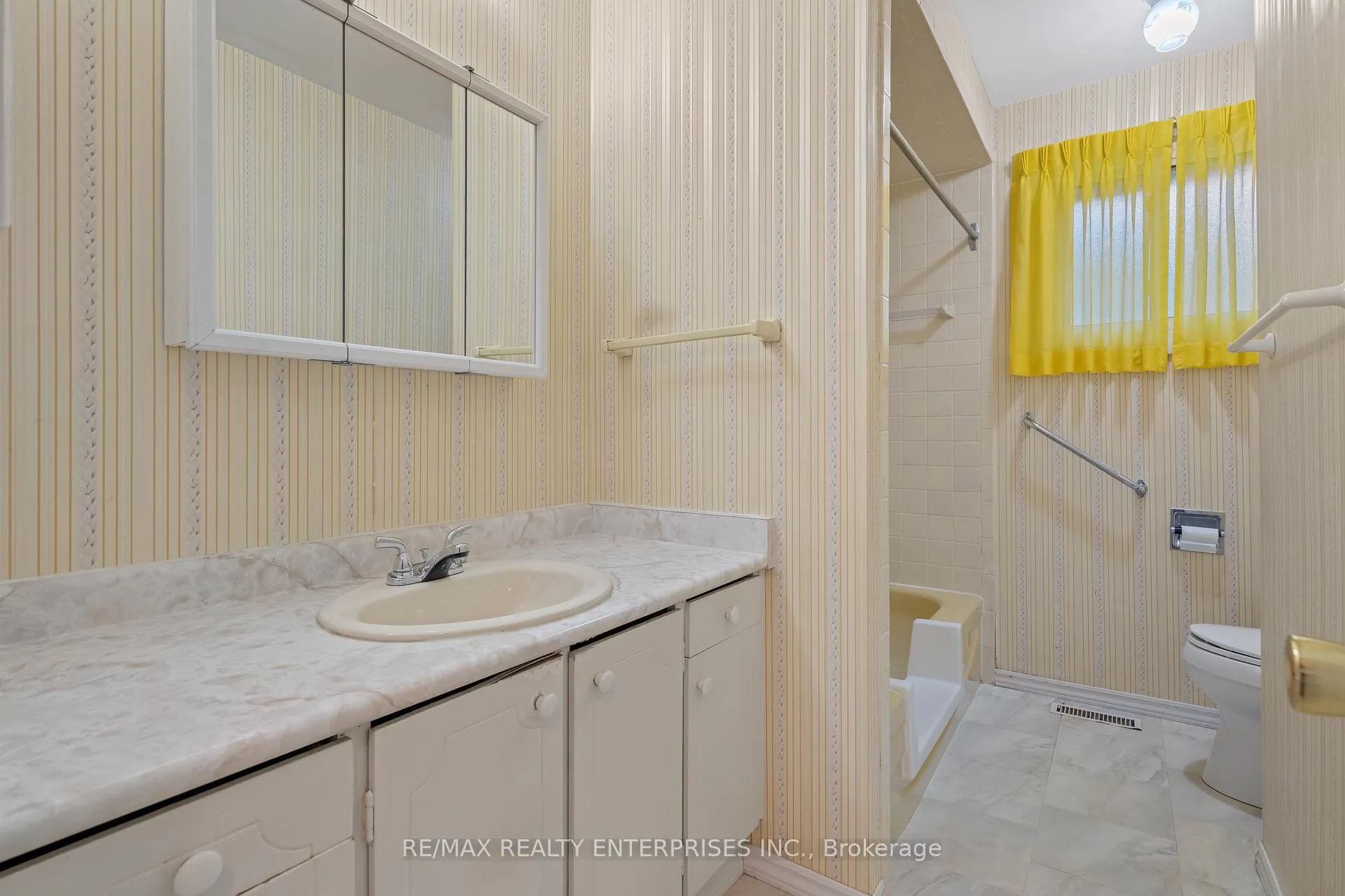 Photo 15 of 1245 Lakeview Drive, Oakville, Falgarwood — HOMEH
