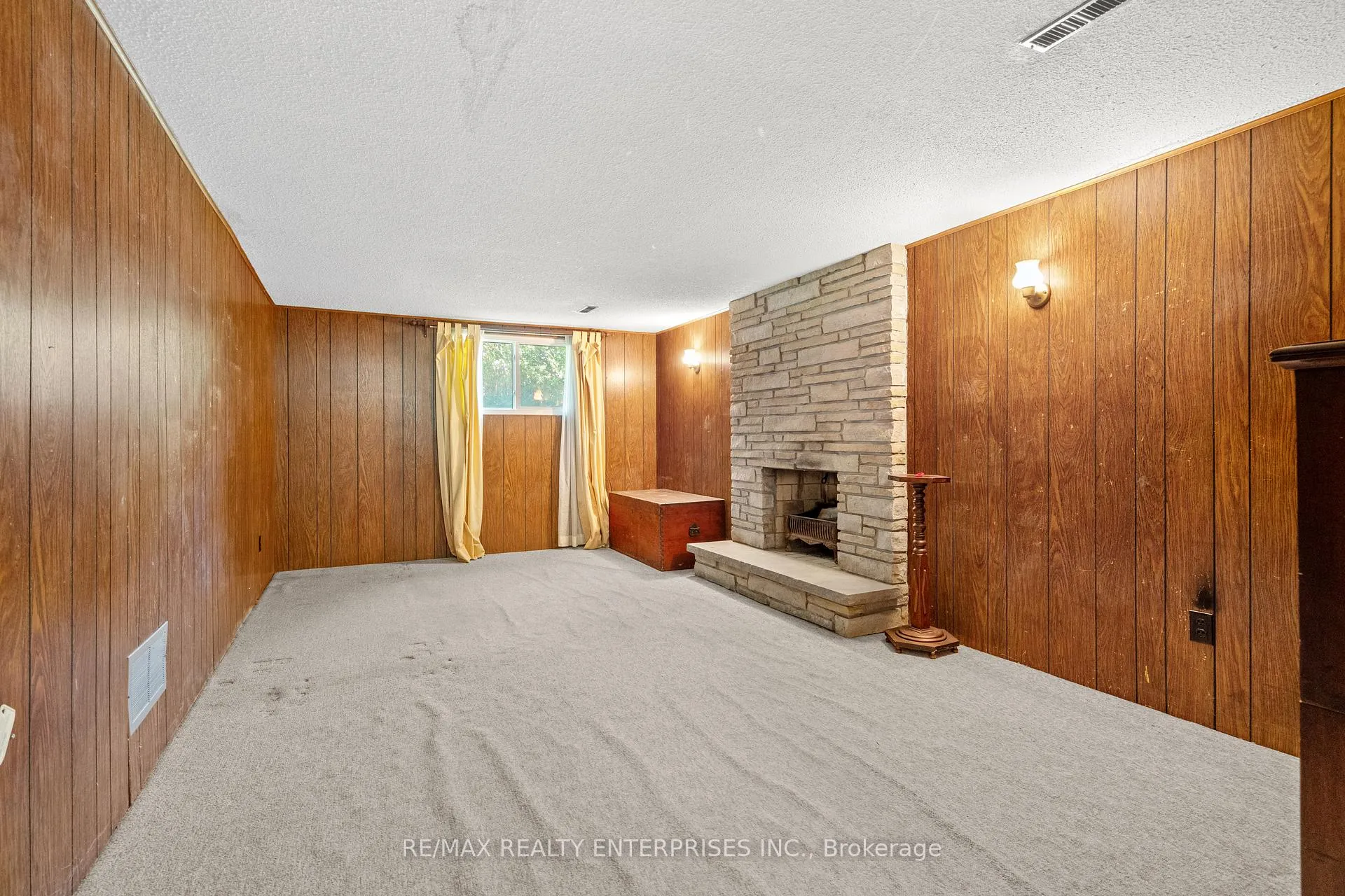 Photo 19 of 1245 Lakeview Drive, Oakville, Falgarwood — HOMEH