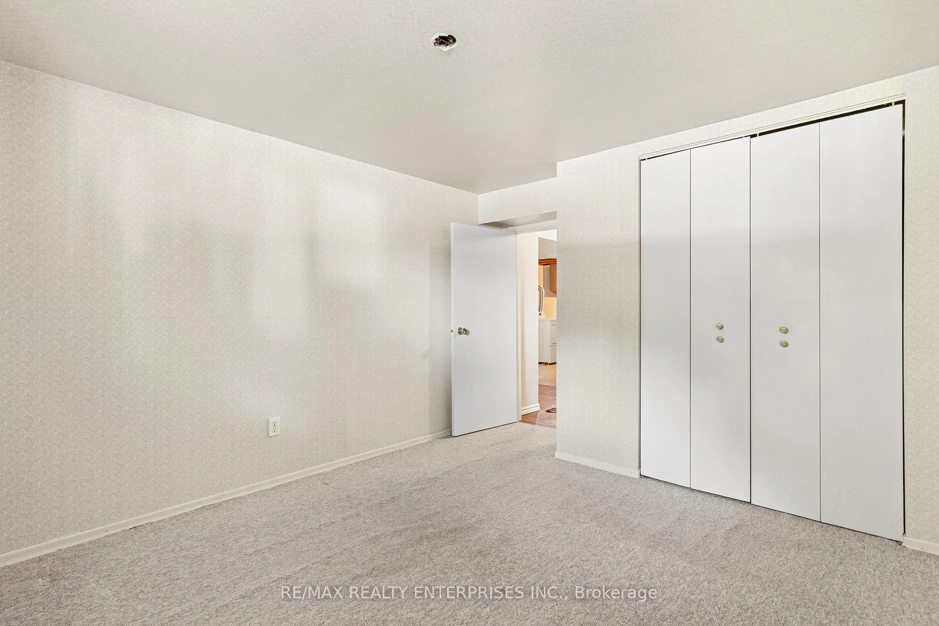 Photo 22 of 1245 Lakeview Drive, Oakville, Falgarwood — HOMEH