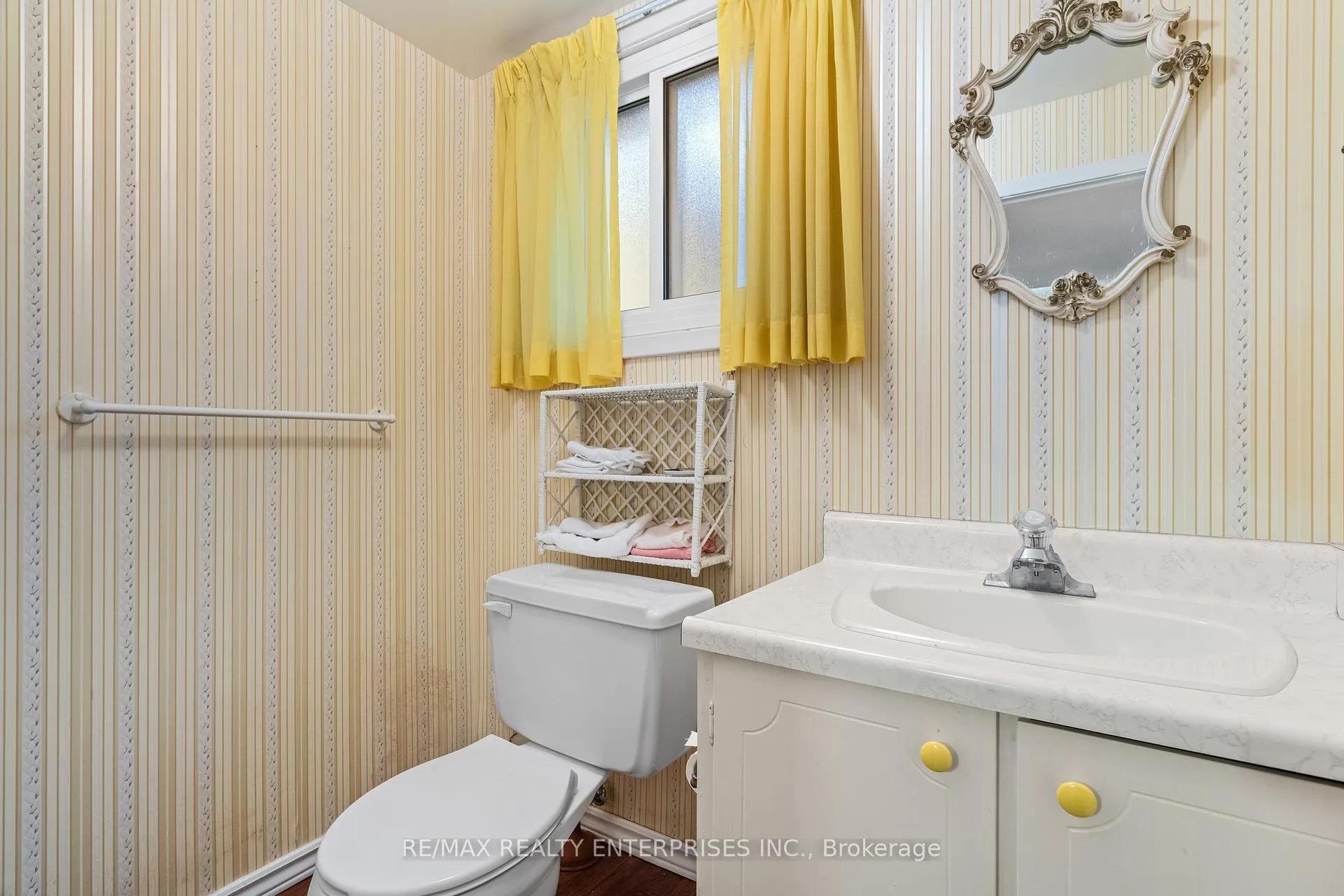 Photo 24 of 1245 Lakeview Drive, Oakville, Falgarwood — HOMEH