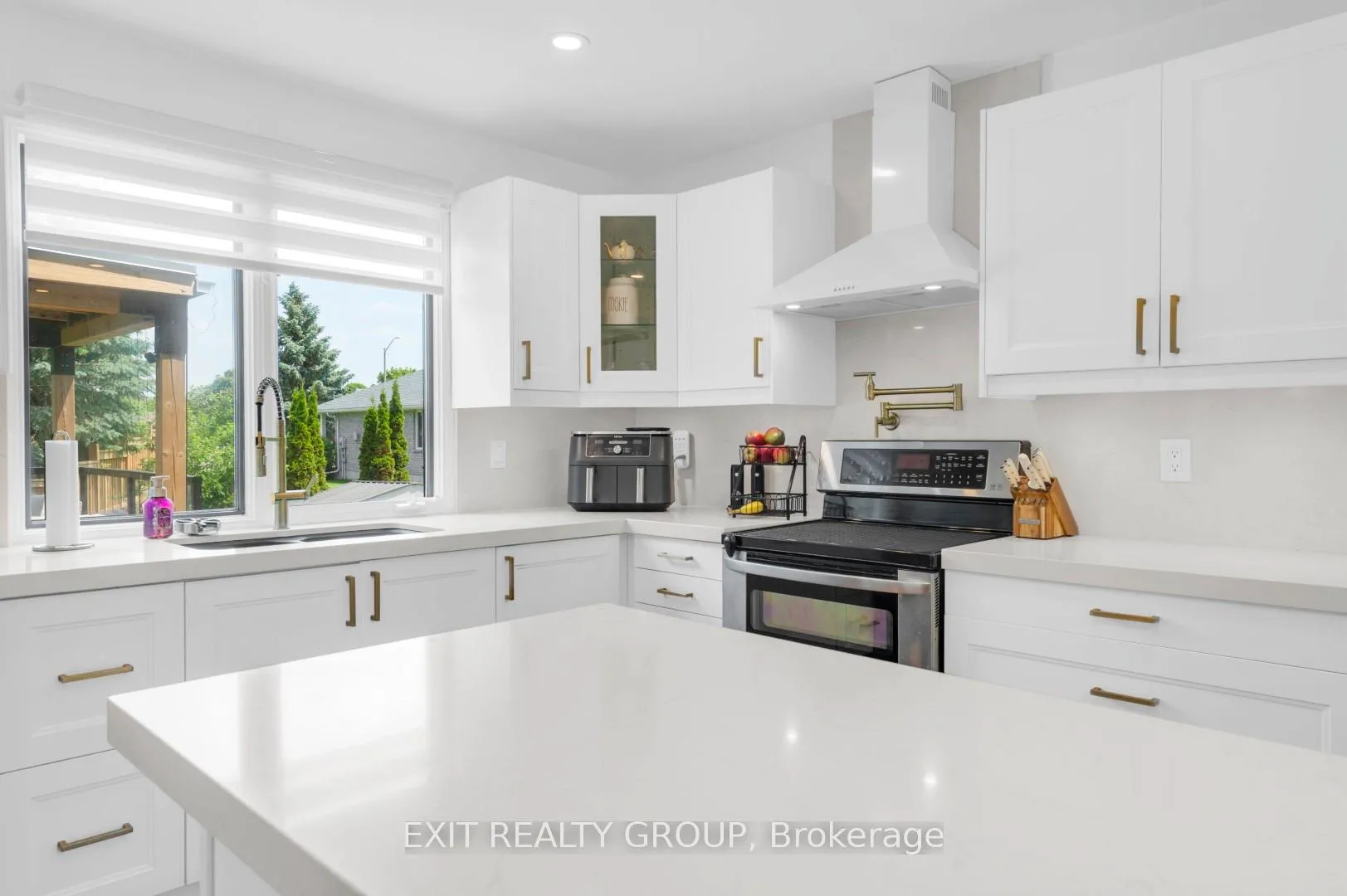 Photo 9 of 33 Dungannon Drive, Belleville — HOMEH