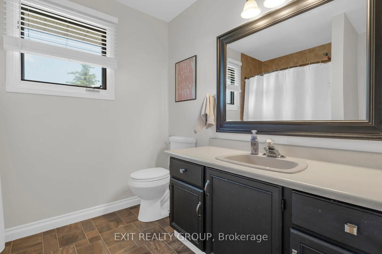 Photo 18 of 33 Dungannon Drive, Belleville — HOMEH