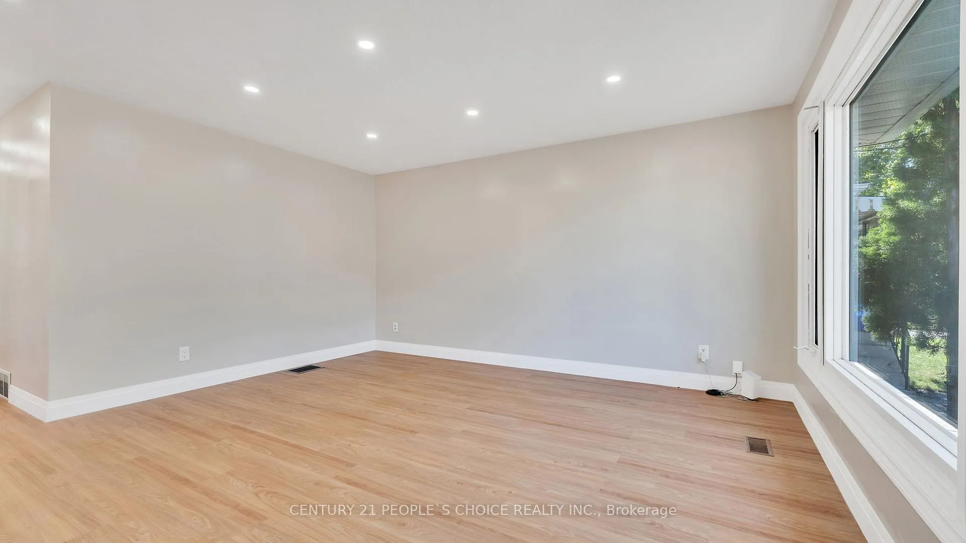 Photo 5 of 105 Byng Avenue, Oshawa, Centennial — HOMEH