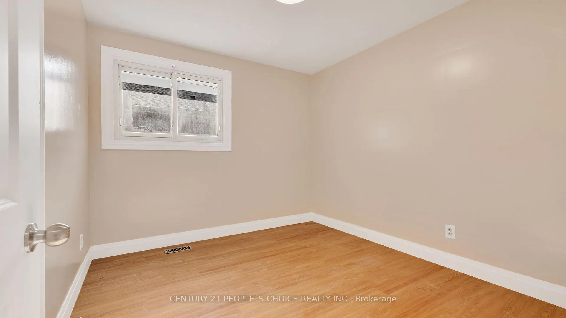Photo 10 of 105 Byng Avenue, Oshawa, Centennial — HOMEH
