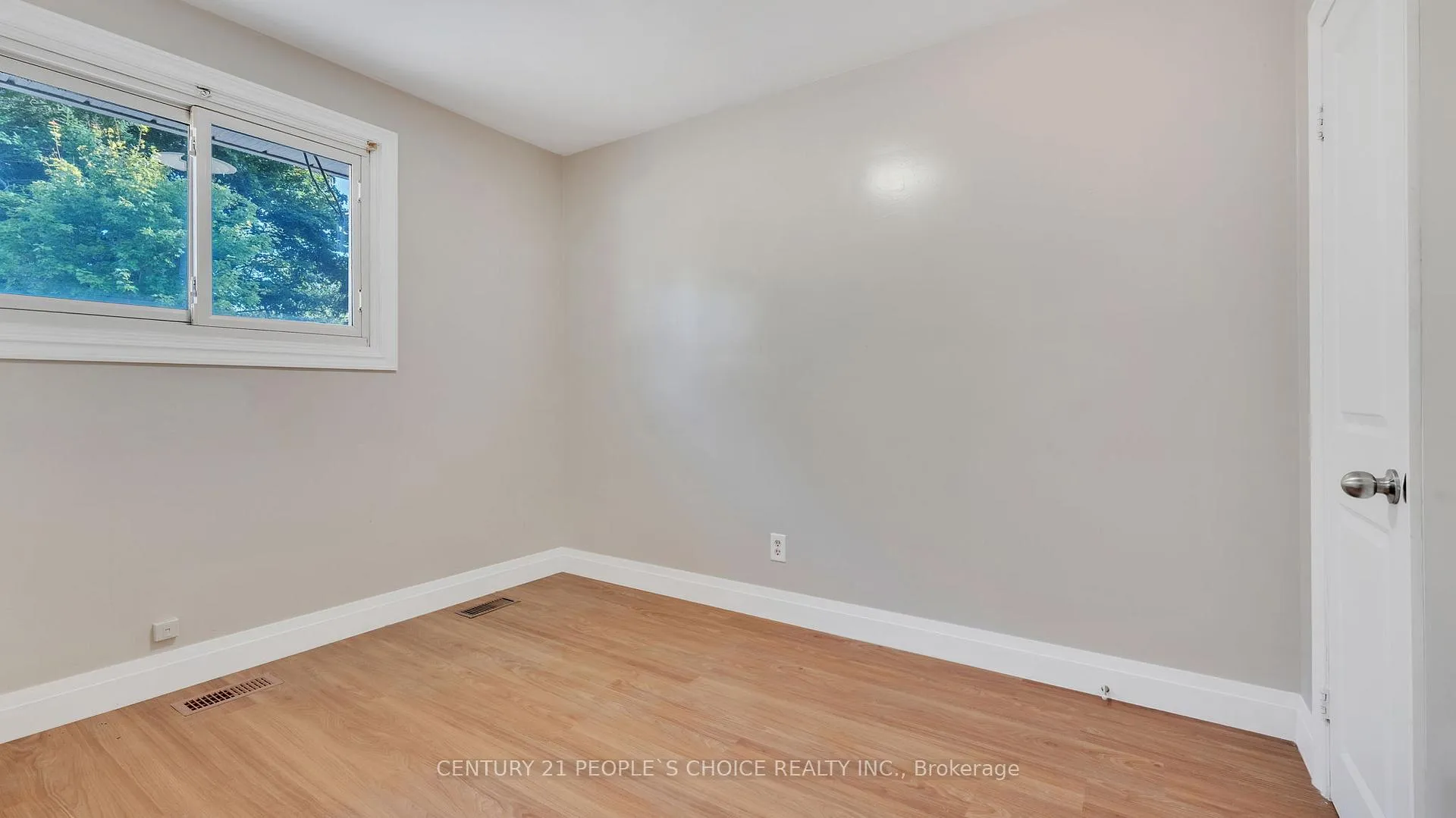 Photo 12 of 105 Byng Avenue, Oshawa, Centennial — HOMEH