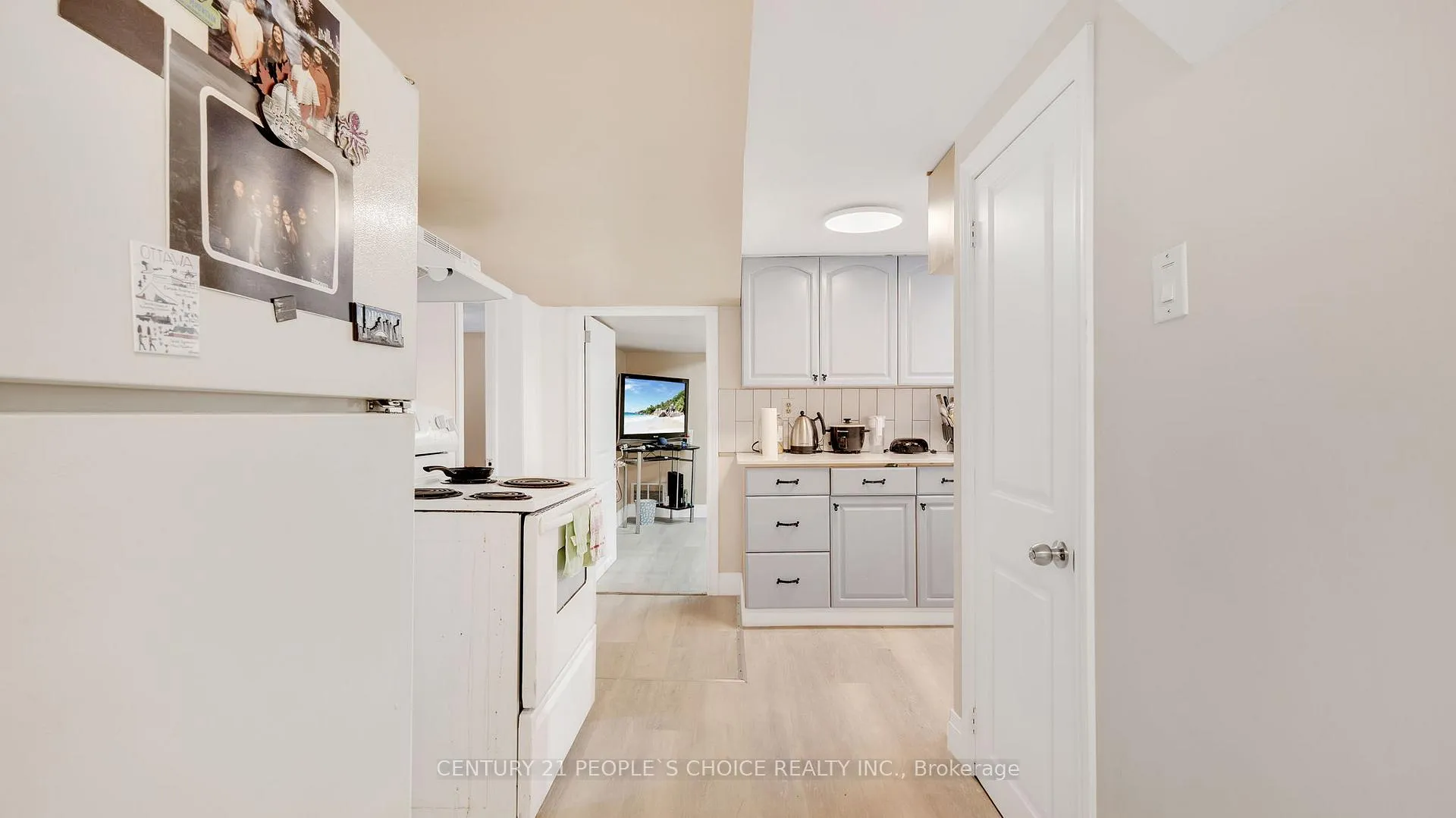 Photo 19 of 105 Byng Avenue, Oshawa, Centennial — HOMEH