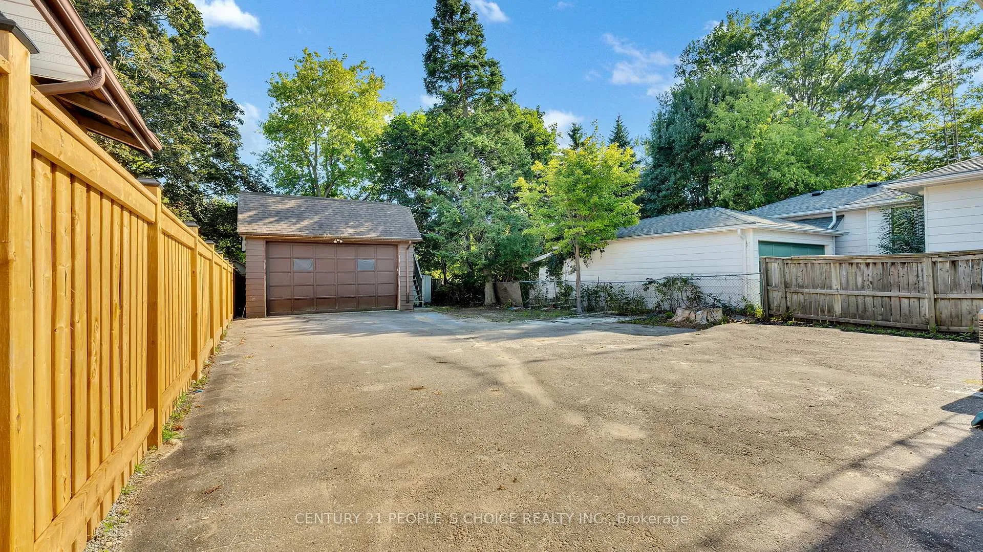 Photo 26 of 105 Byng Avenue, Oshawa, Centennial — HOMEH