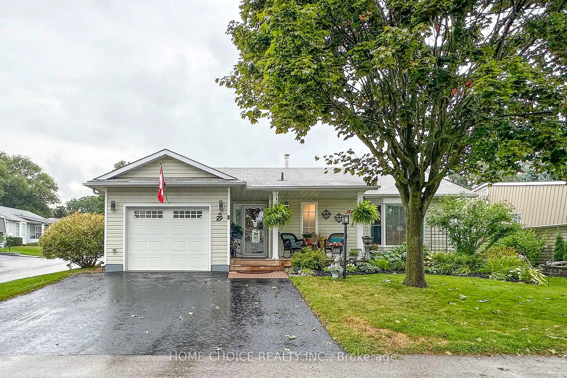 Photo 1 of 29 Cornerbrook Court, Clarington, Newcastle — HOMEH