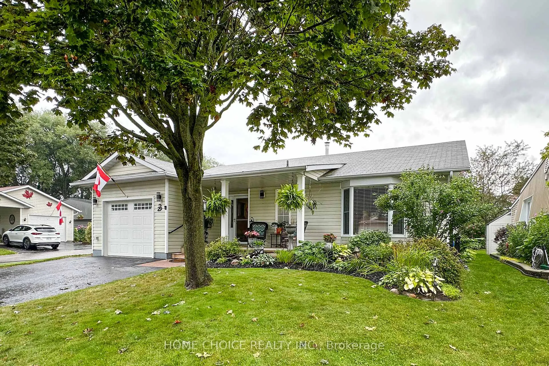 Photo 2 of 29 Cornerbrook Court, Clarington, Newcastle — HOMEH