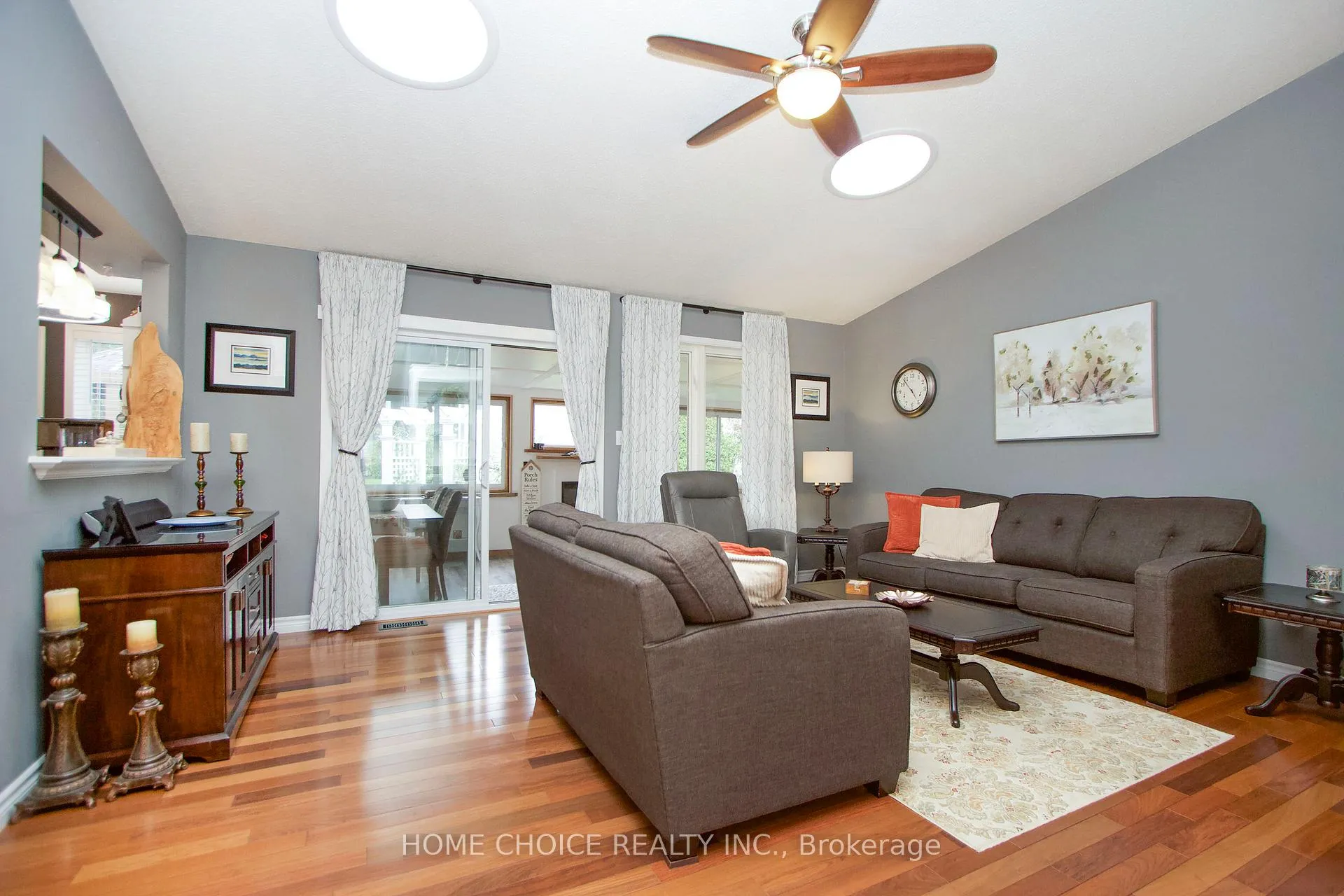 Photo 6 of 29 Cornerbrook Court, Clarington, Newcastle — HOMEH