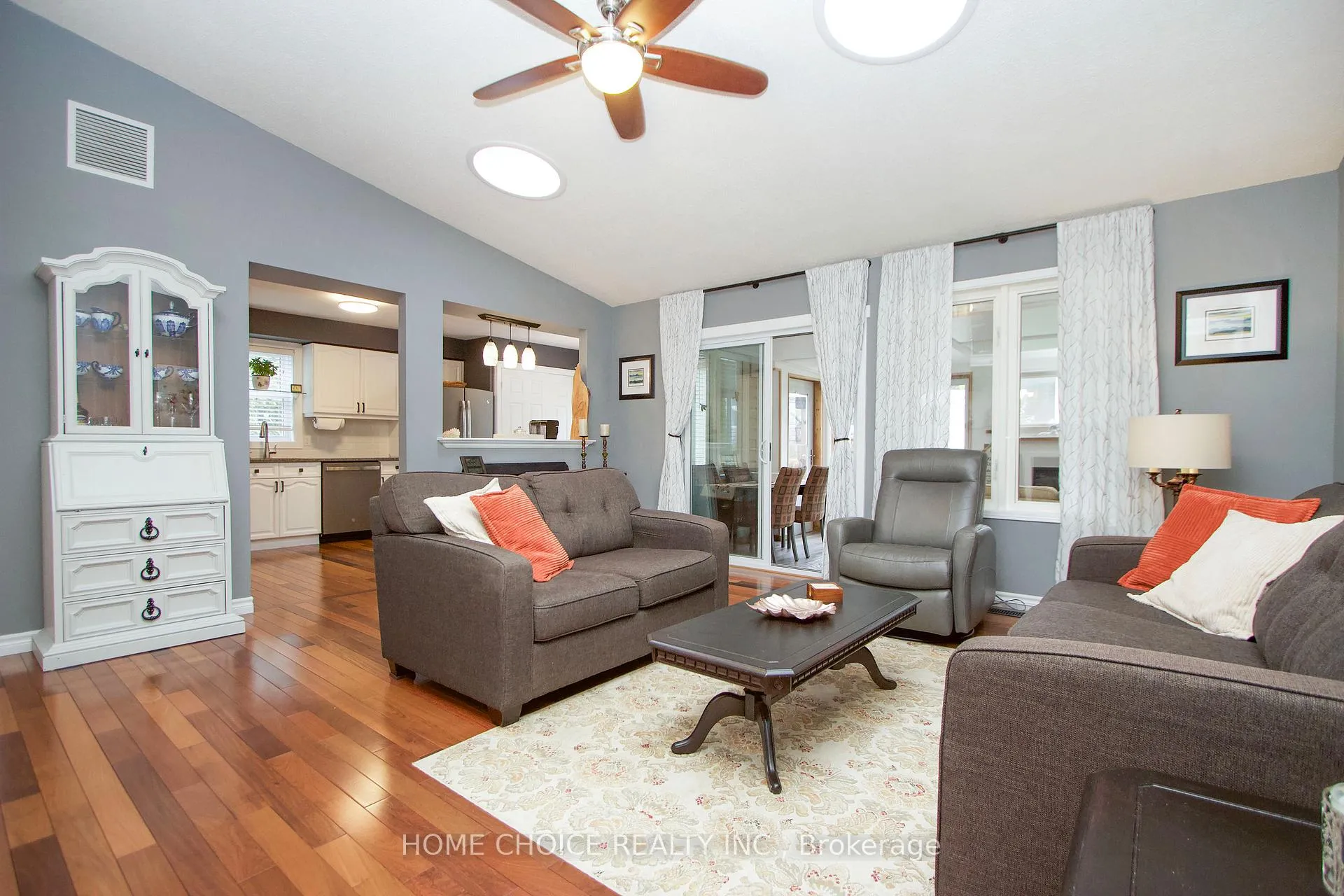 Photo 10 of 29 Cornerbrook Court, Clarington, Newcastle — HOMEH