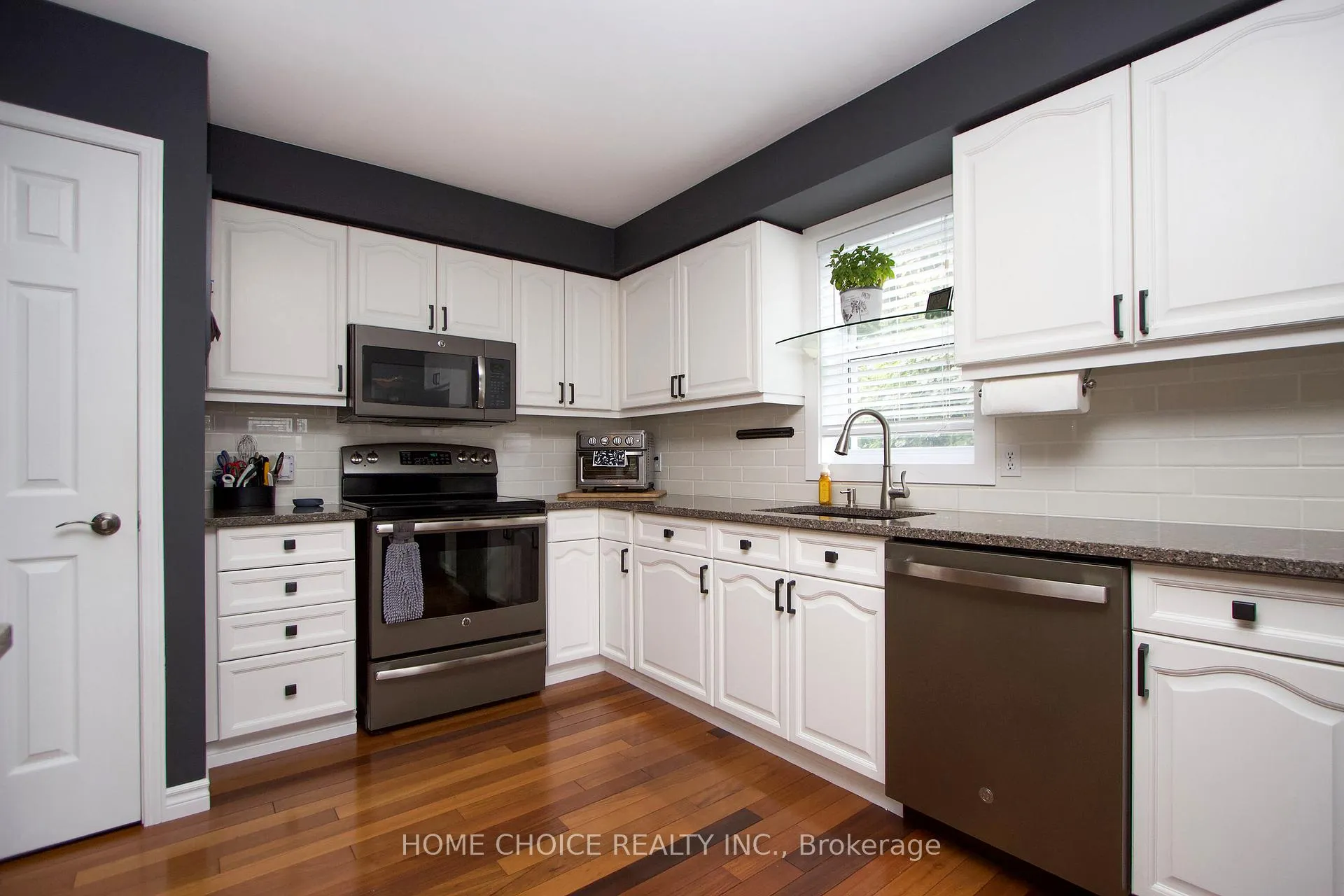 Photo 14 of 29 Cornerbrook Court, Clarington, Newcastle — HOMEH